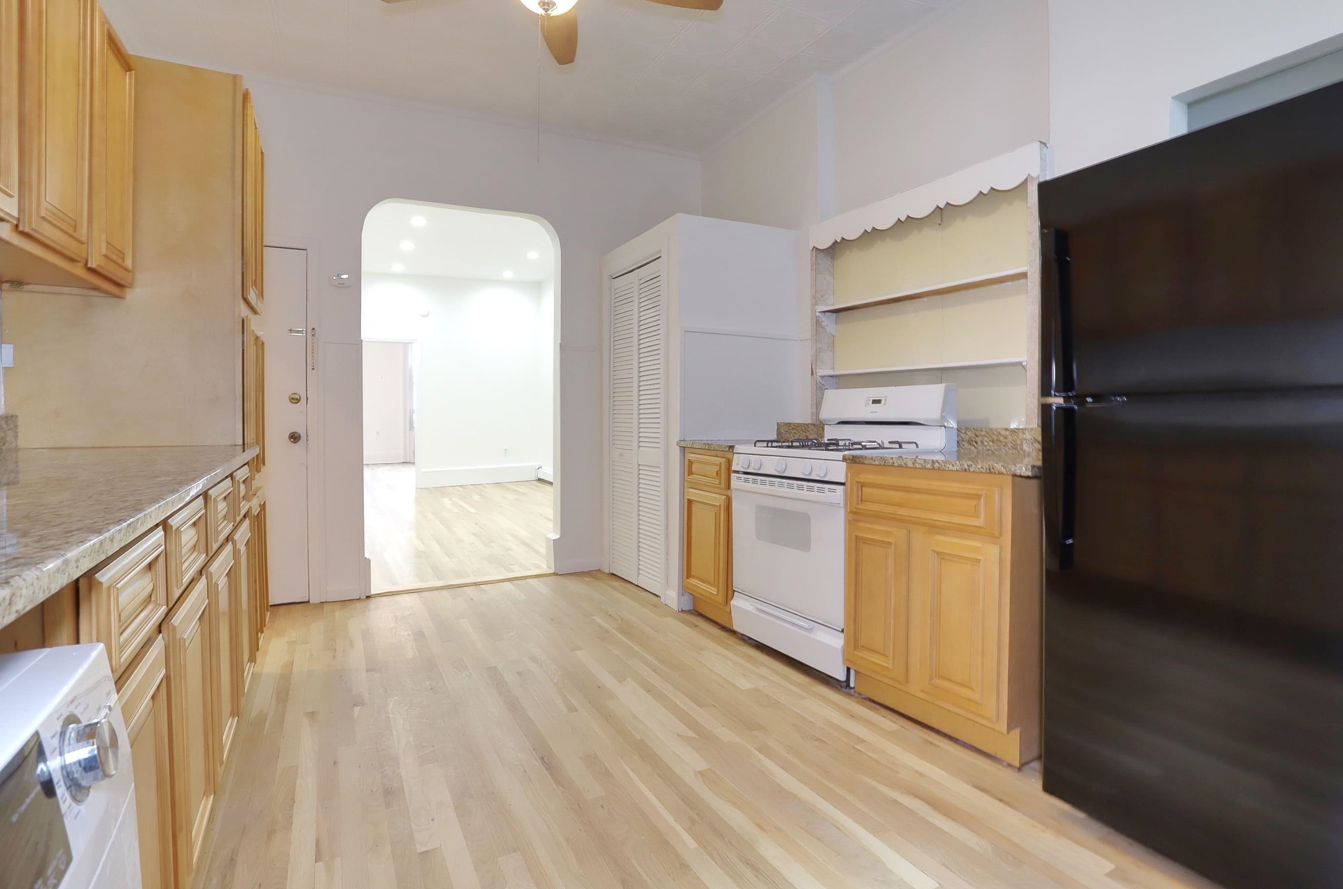 402 GRAND ST Unit: 202