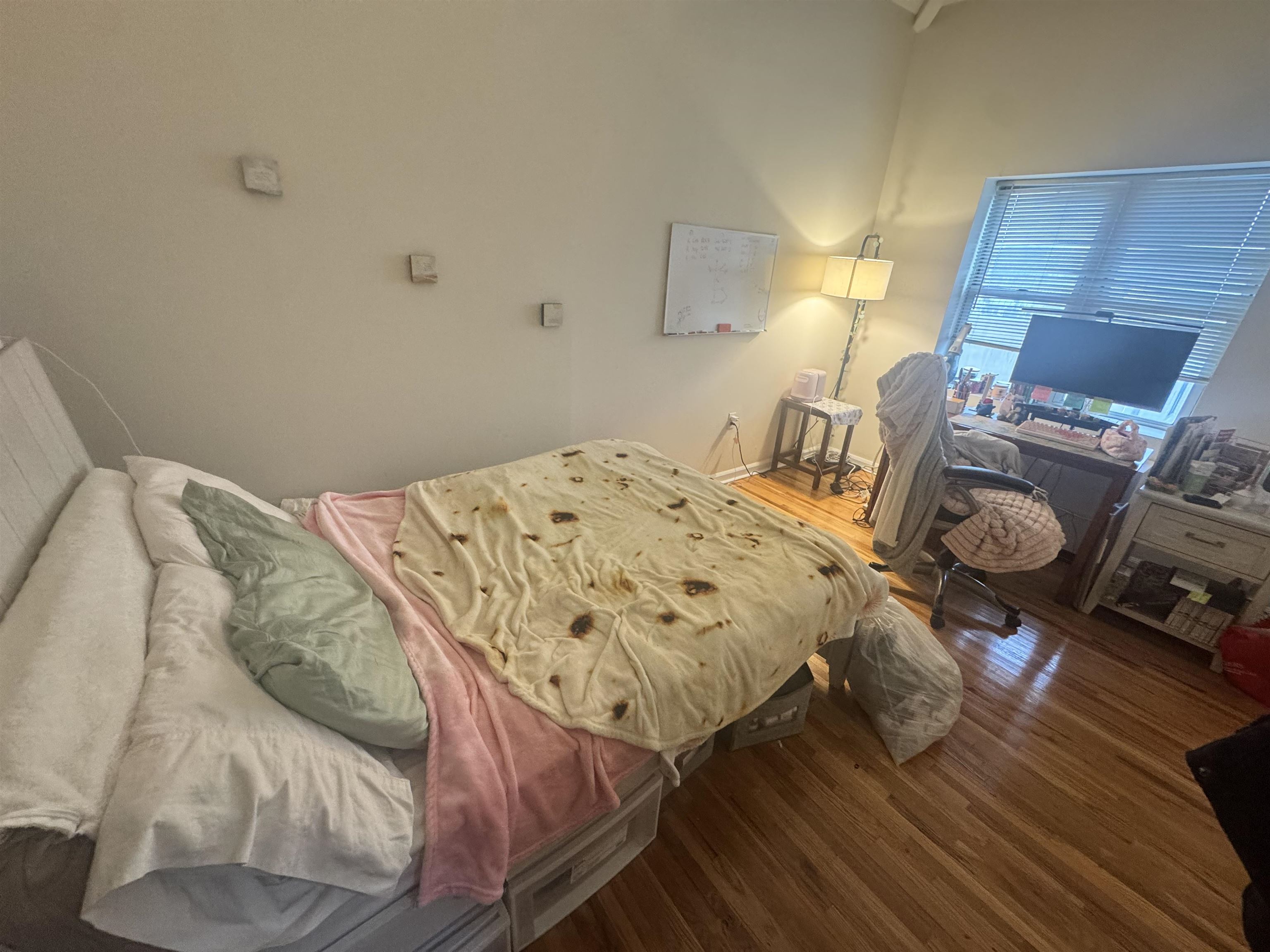 450 7TH ST Unit: 4G
