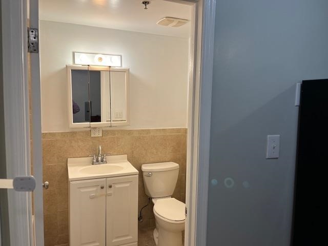 2700 SUMMIT AVE Unit: 101
