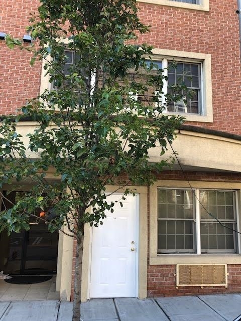 2700 SUMMIT AVE Unit: 101