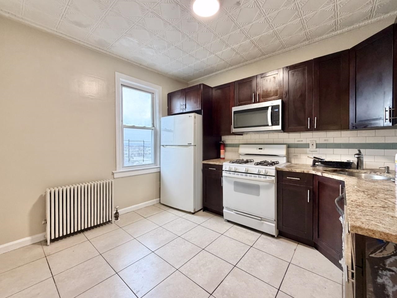 617 GRAND AVE Unit: 2