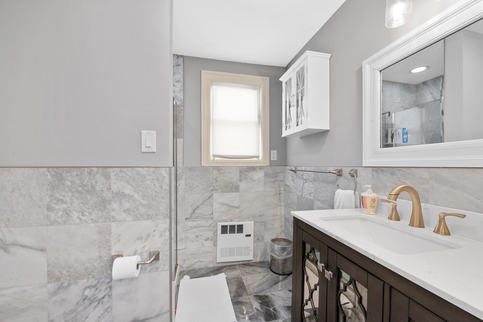 206-208 OGDEN AVE Unit: 202