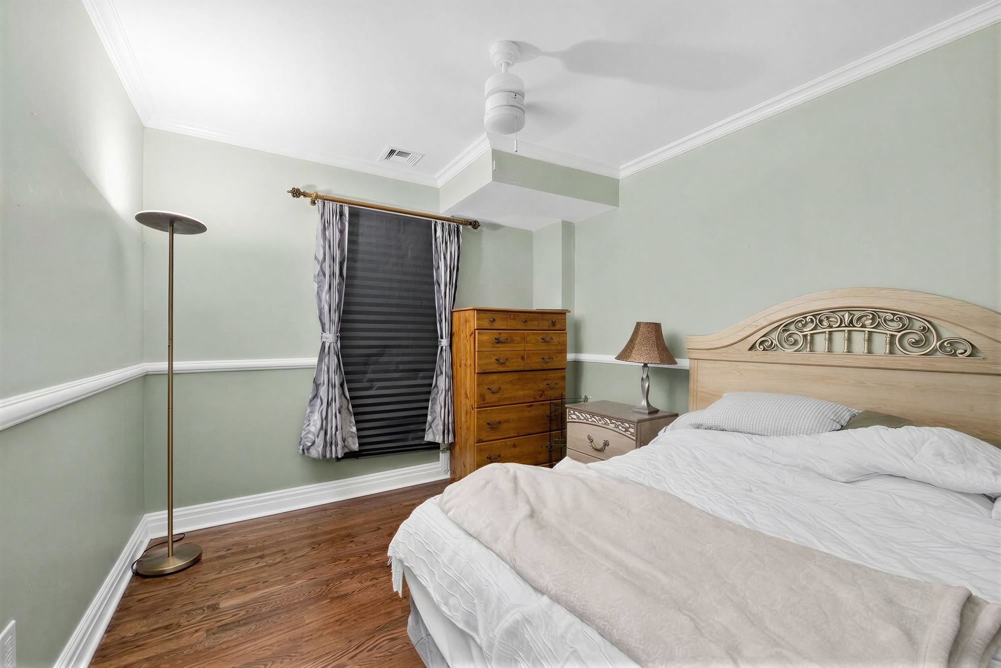 206-208 OGDEN AVE Unit: 202