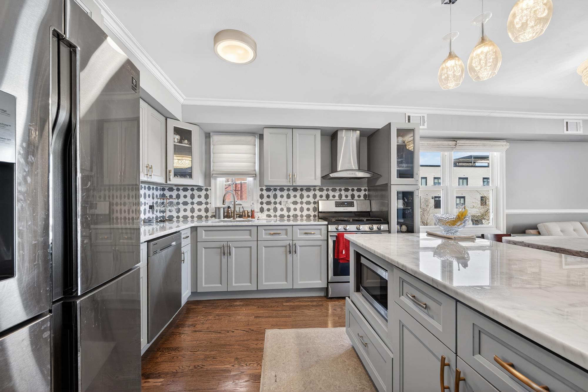 206-208 OGDEN AVE Unit: 202