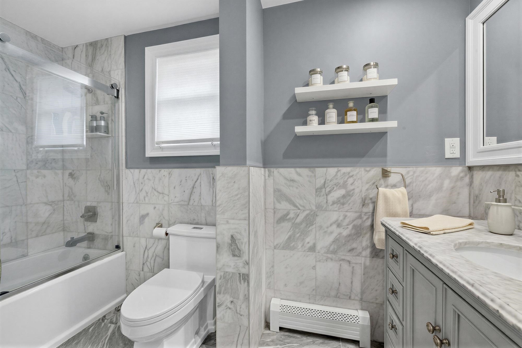 206-208 OGDEN AVE Unit: 202