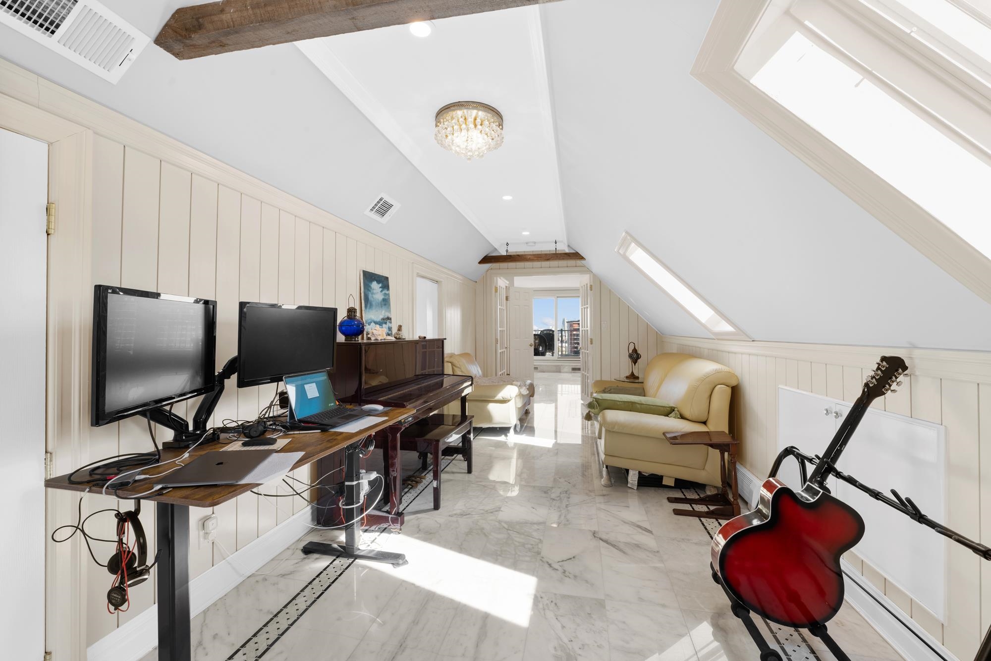 206-208 OGDEN AVE Unit: 202