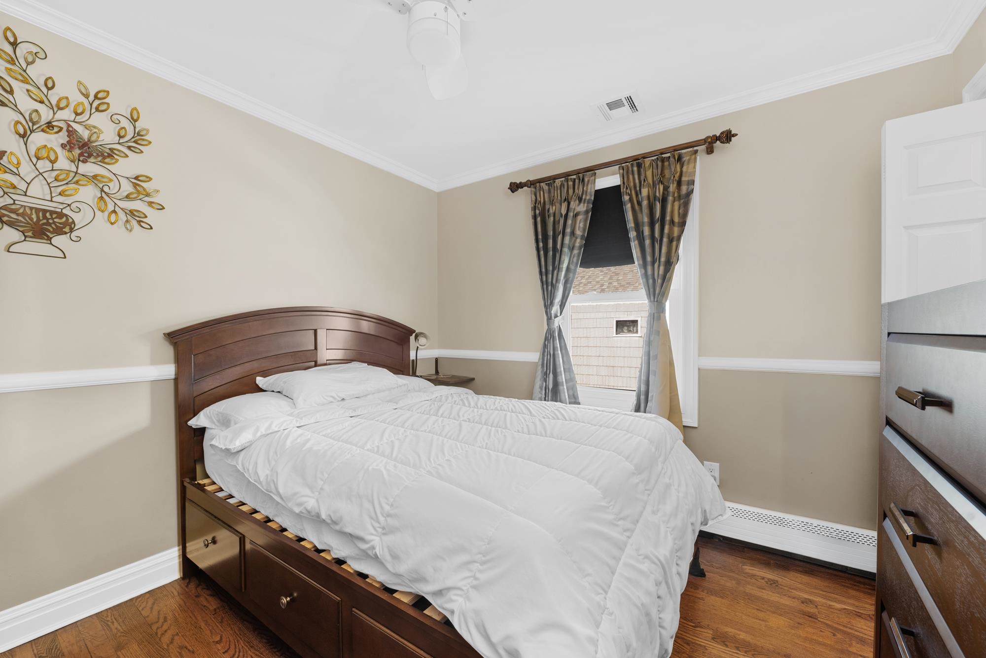 206-208 OGDEN AVE Unit: 202