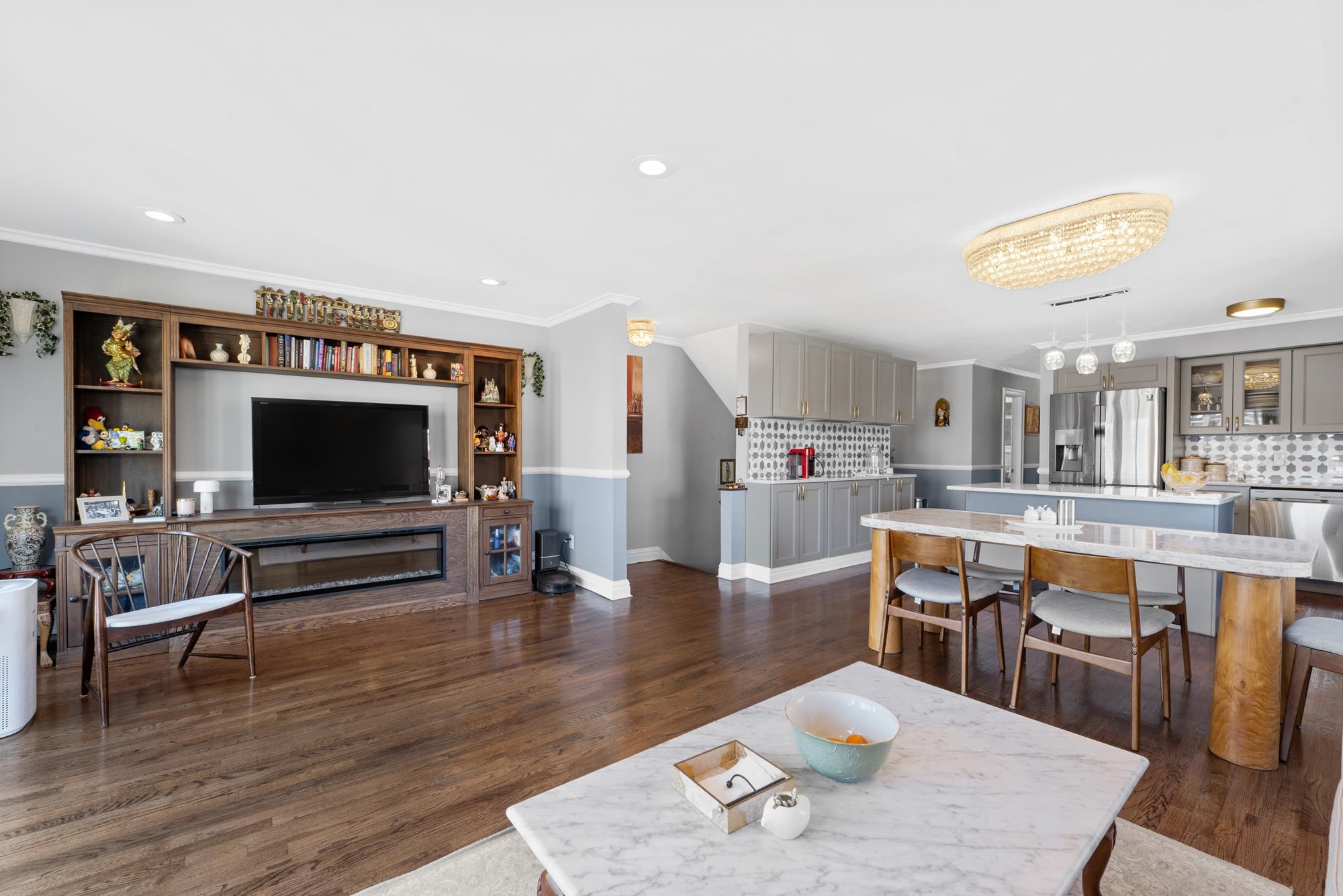 206-208 OGDEN AVE Unit: 202