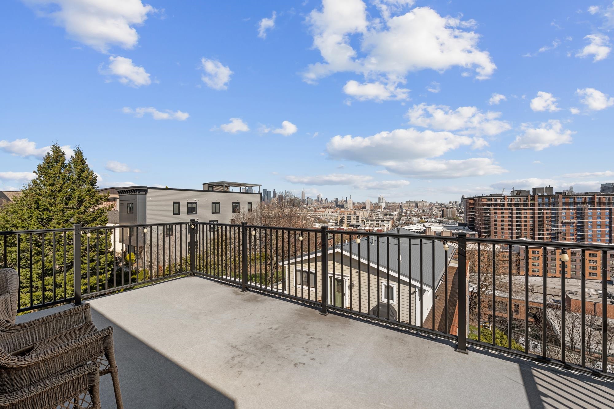 206-208 OGDEN AVE Unit: 202