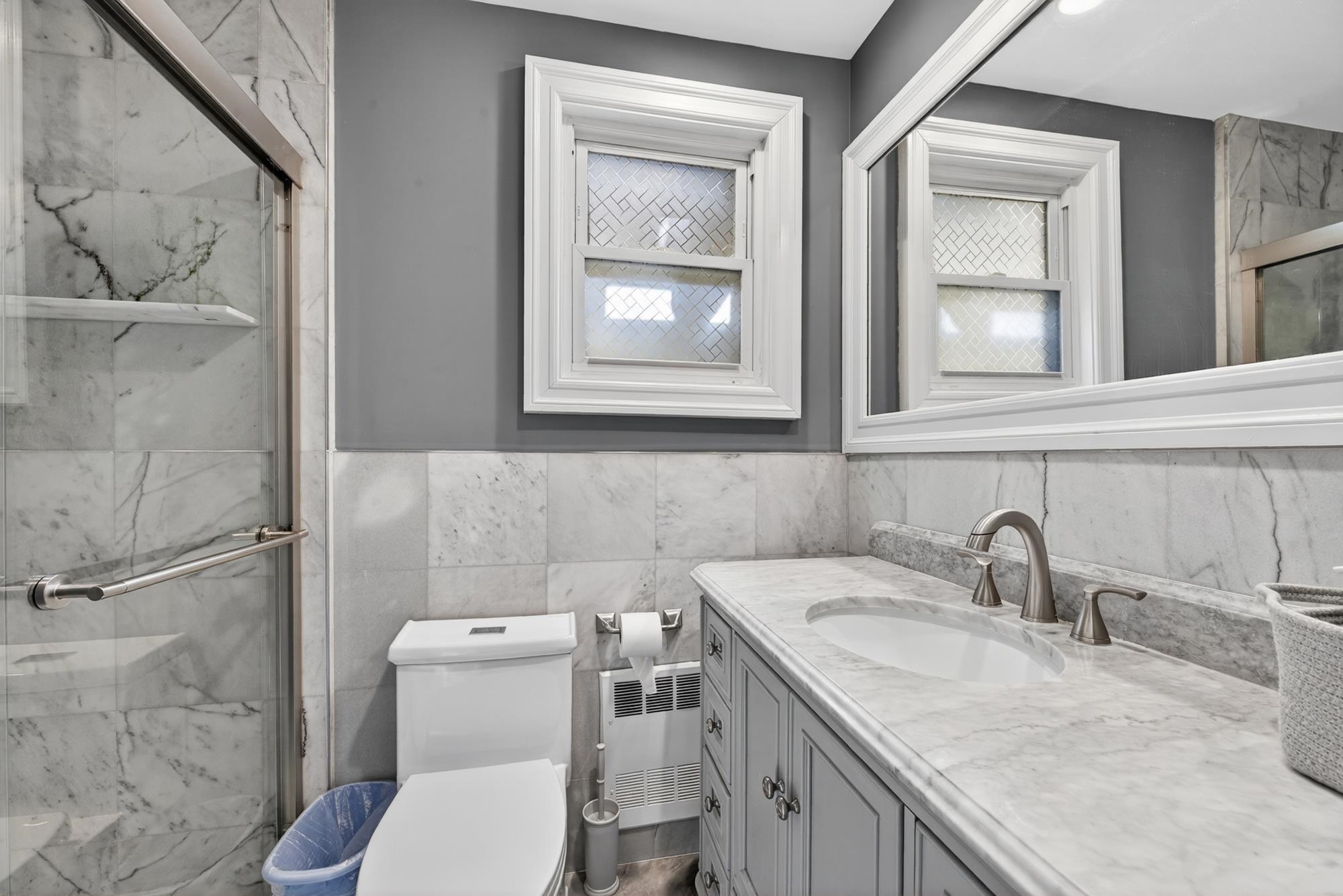 206-208 OGDEN AVE Unit: 202