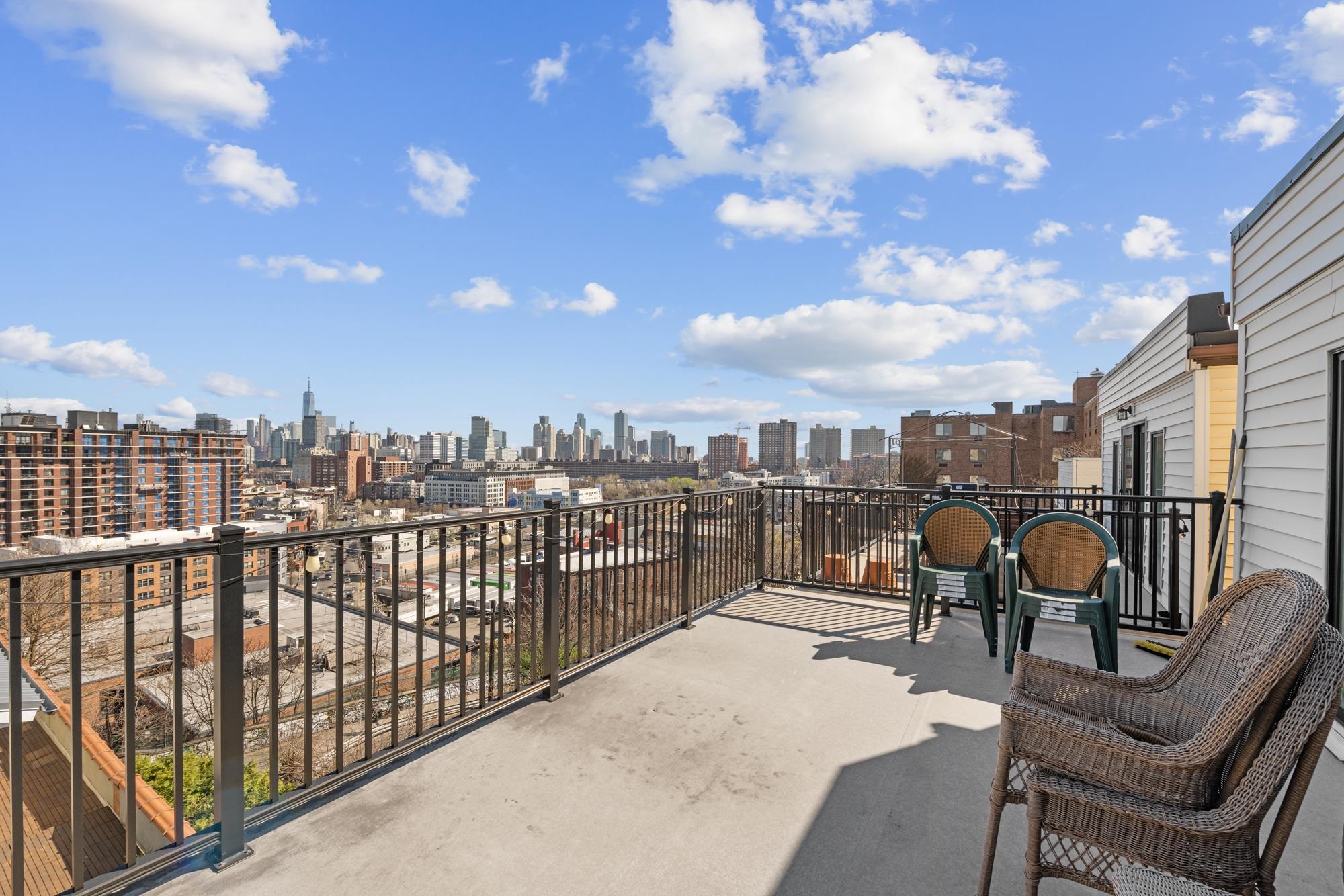 206-208 OGDEN AVE Unit: 202