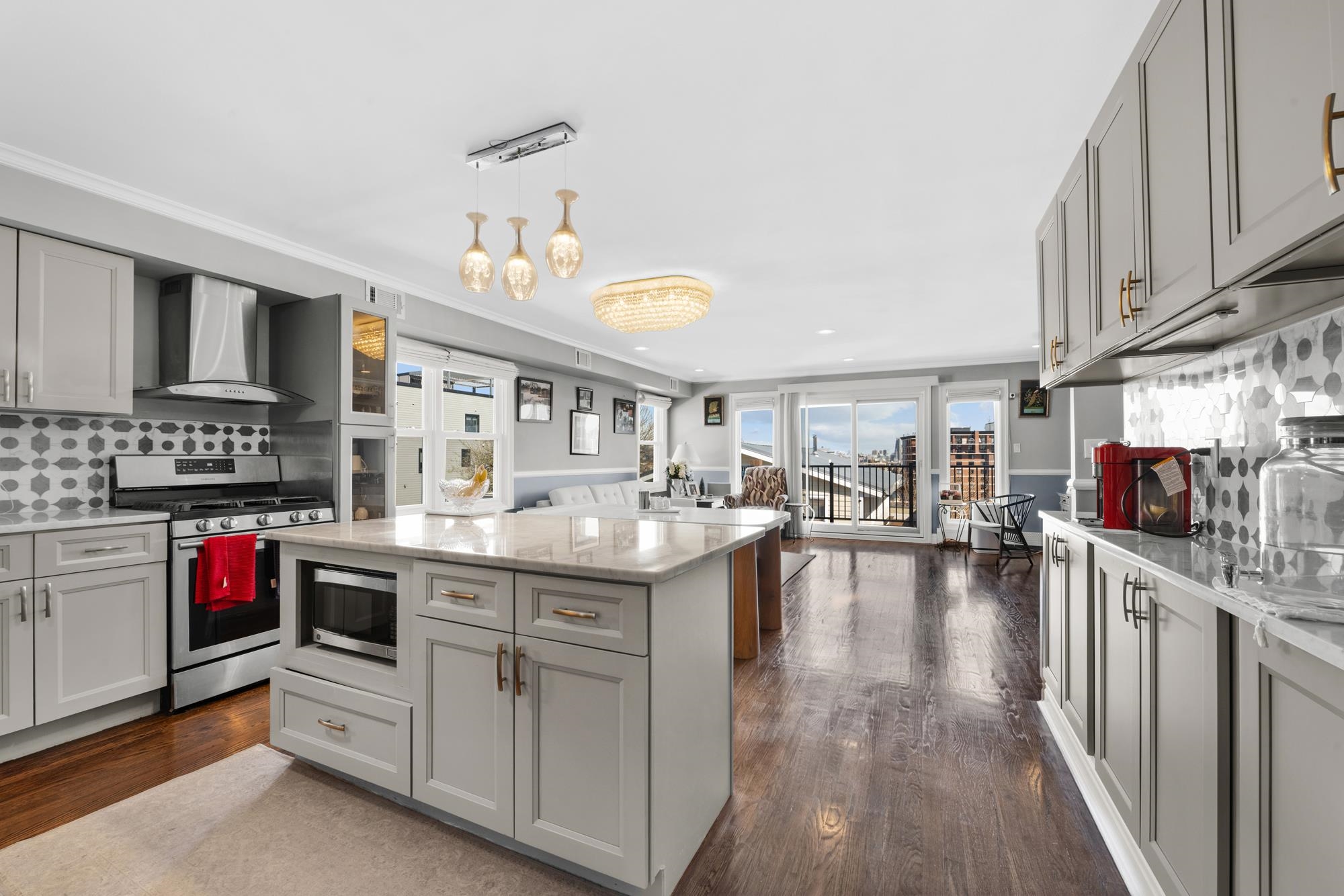 206-208 OGDEN AVE Unit: 202