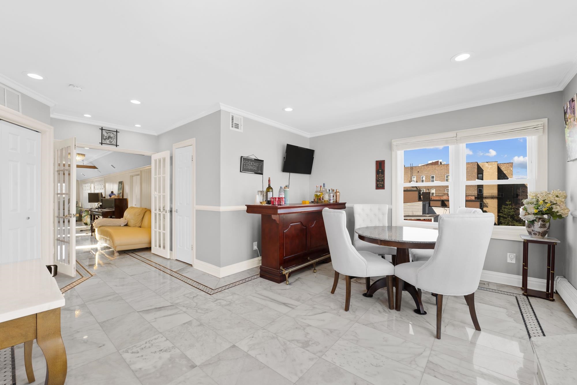 206-208 OGDEN AVE Unit: 202