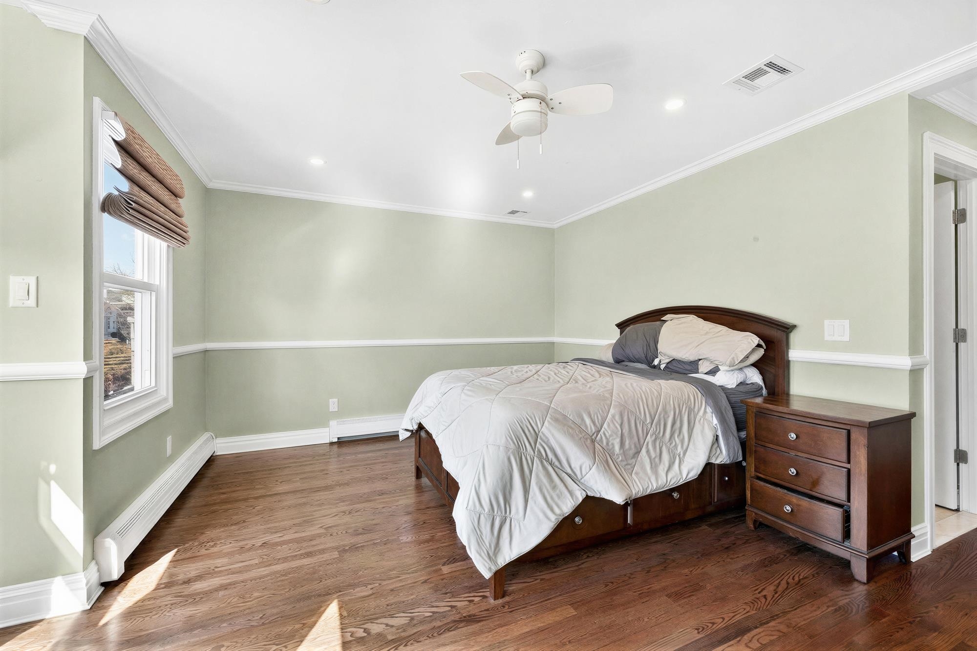 206-208 OGDEN AVE Unit: 202