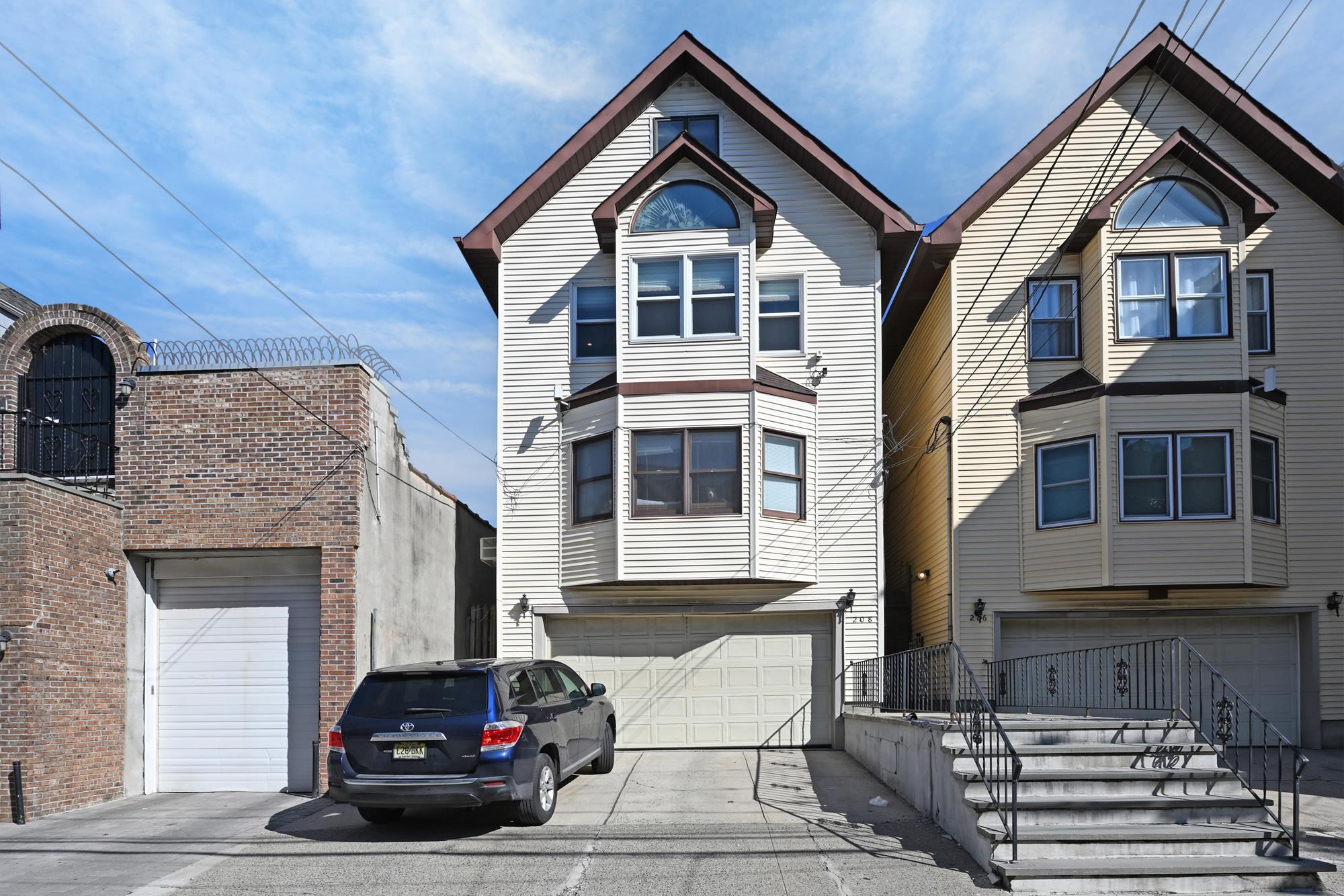 206-208 OGDEN AVE Unit: 202