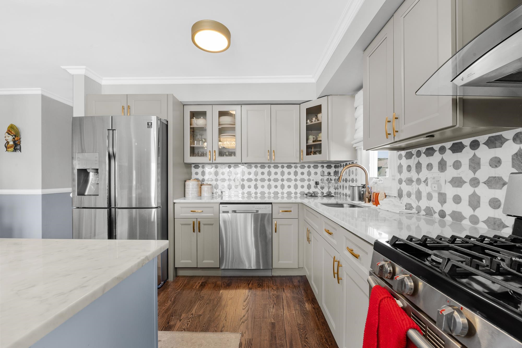 206-208 OGDEN AVE Unit: 202