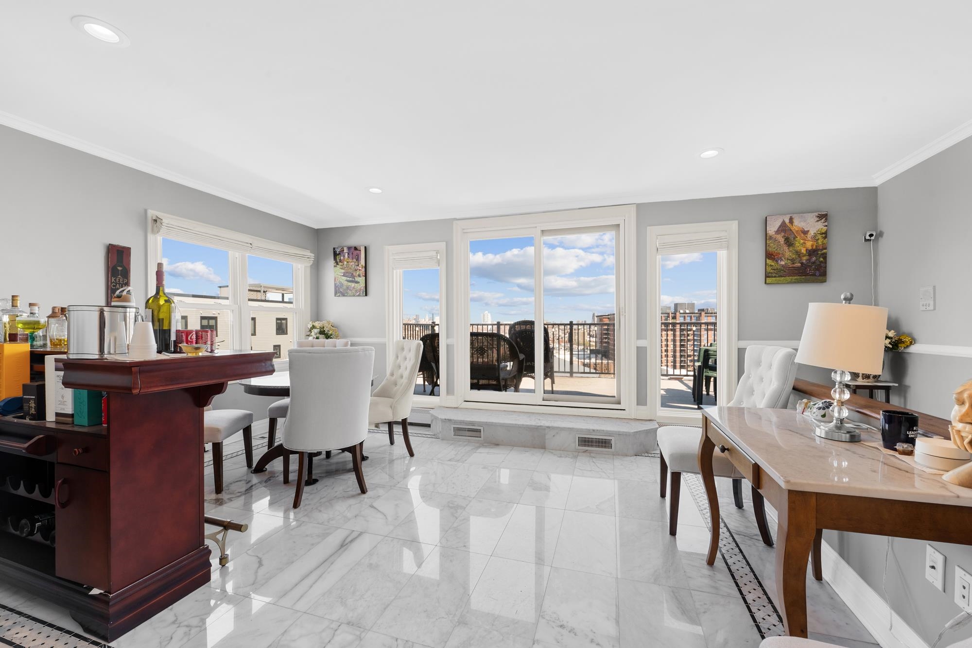 206-208 OGDEN AVE Unit: 202