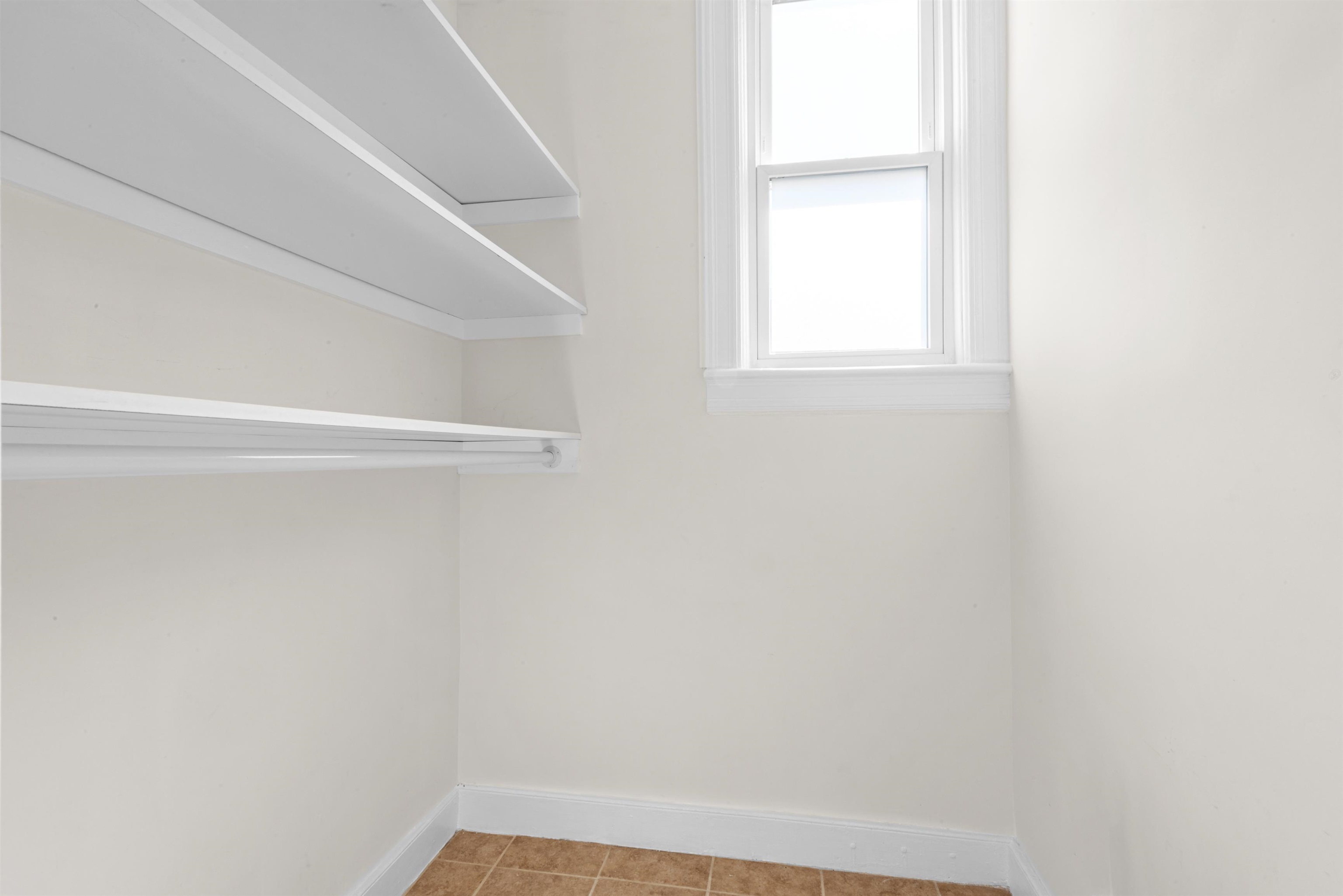 711 6TH ST Unit: 2