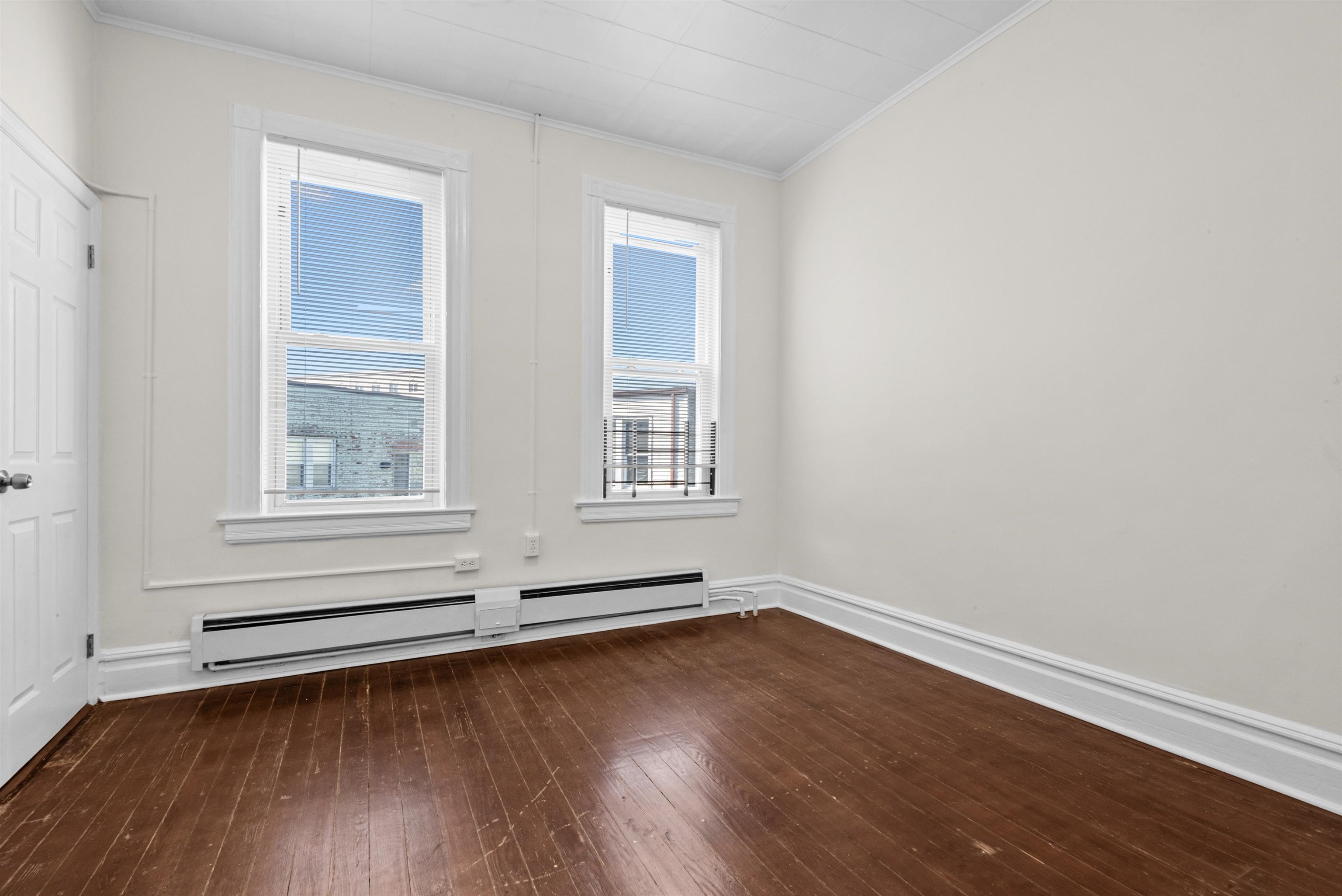 711 6TH ST Unit: 2