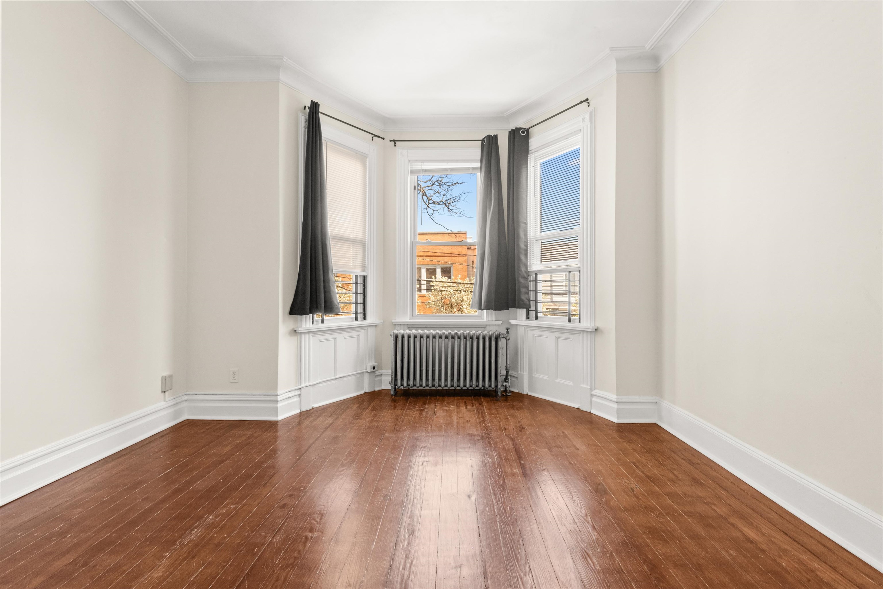 711 6TH ST Unit: 2