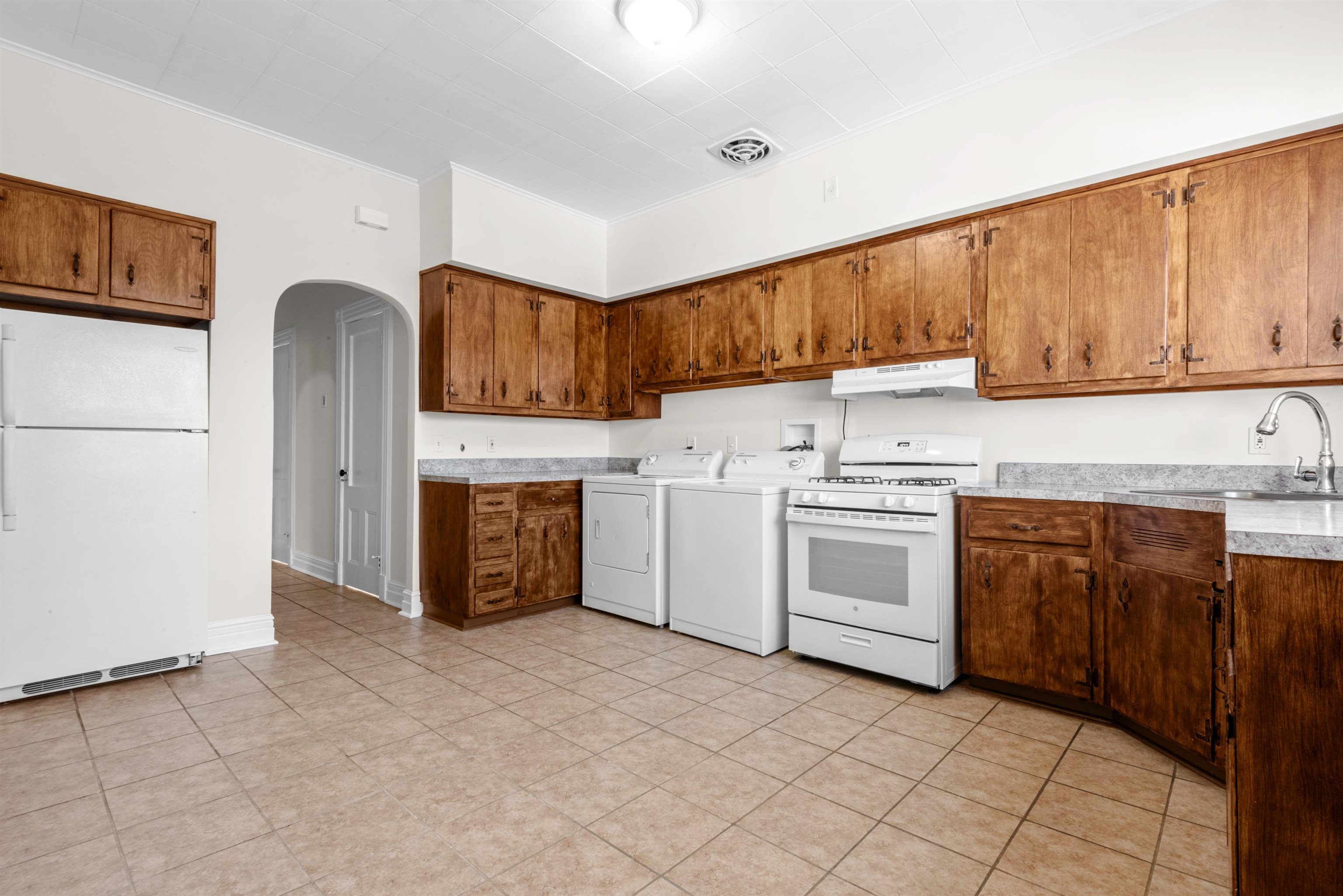 711 6TH ST Unit: 2
