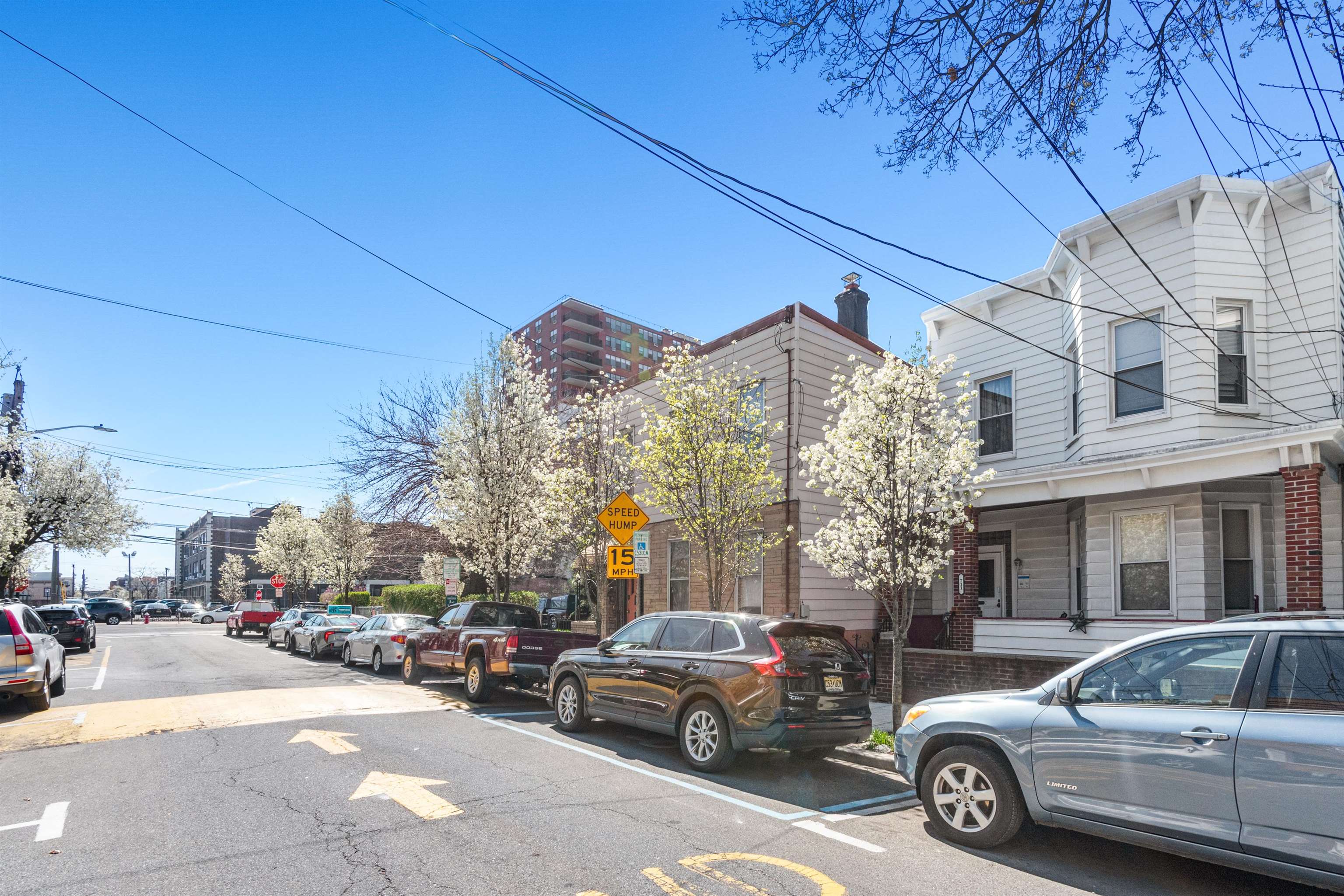 711 6TH ST Unit: 2