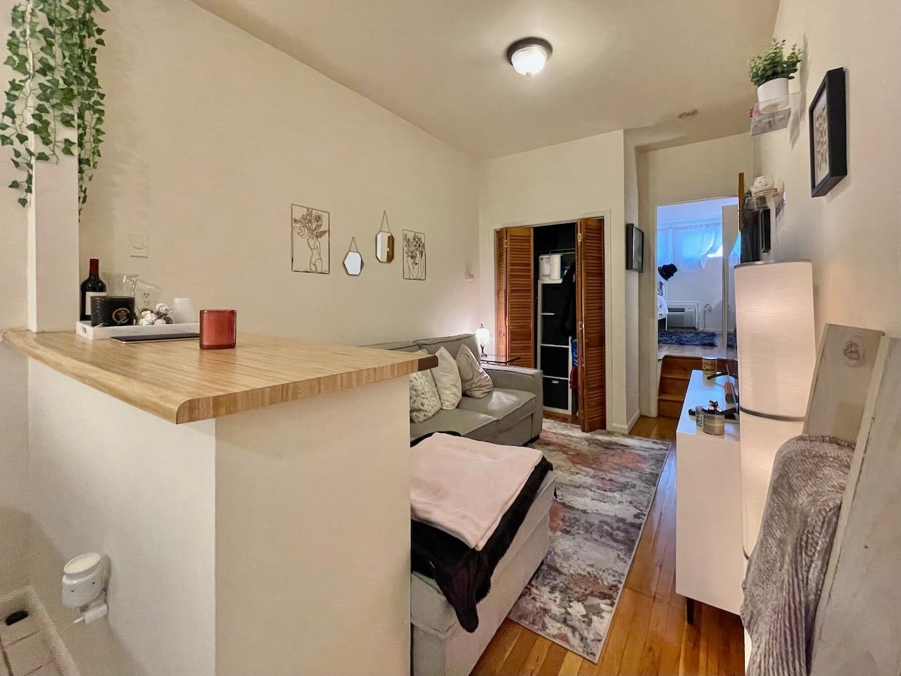 707 ADAMS ST Unit: 1R