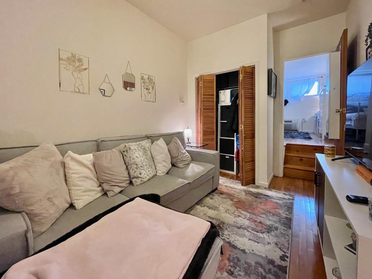 707 ADAMS ST Unit: 1R