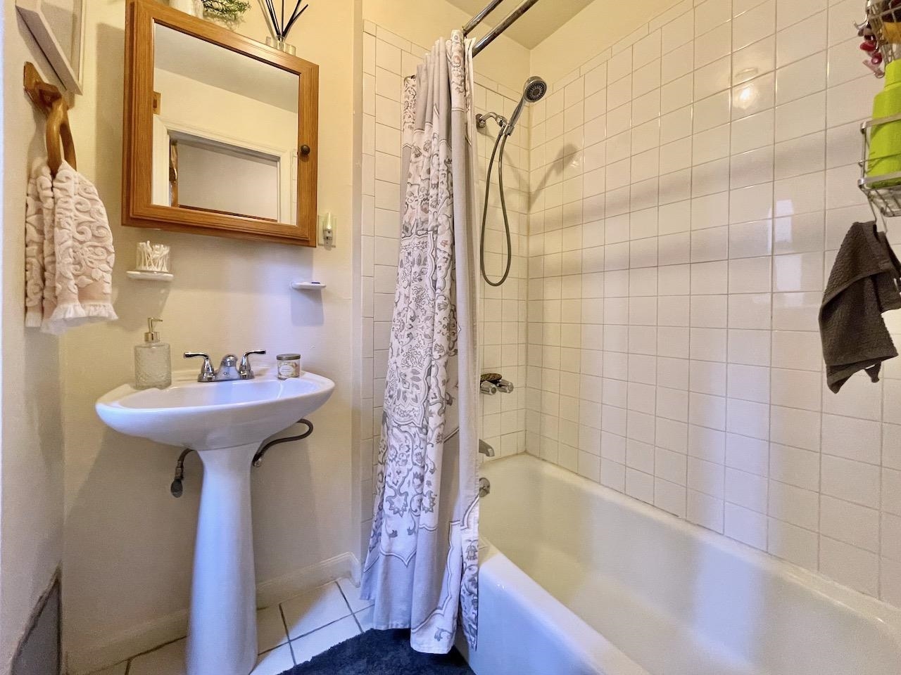 707 ADAMS ST Unit: 1R