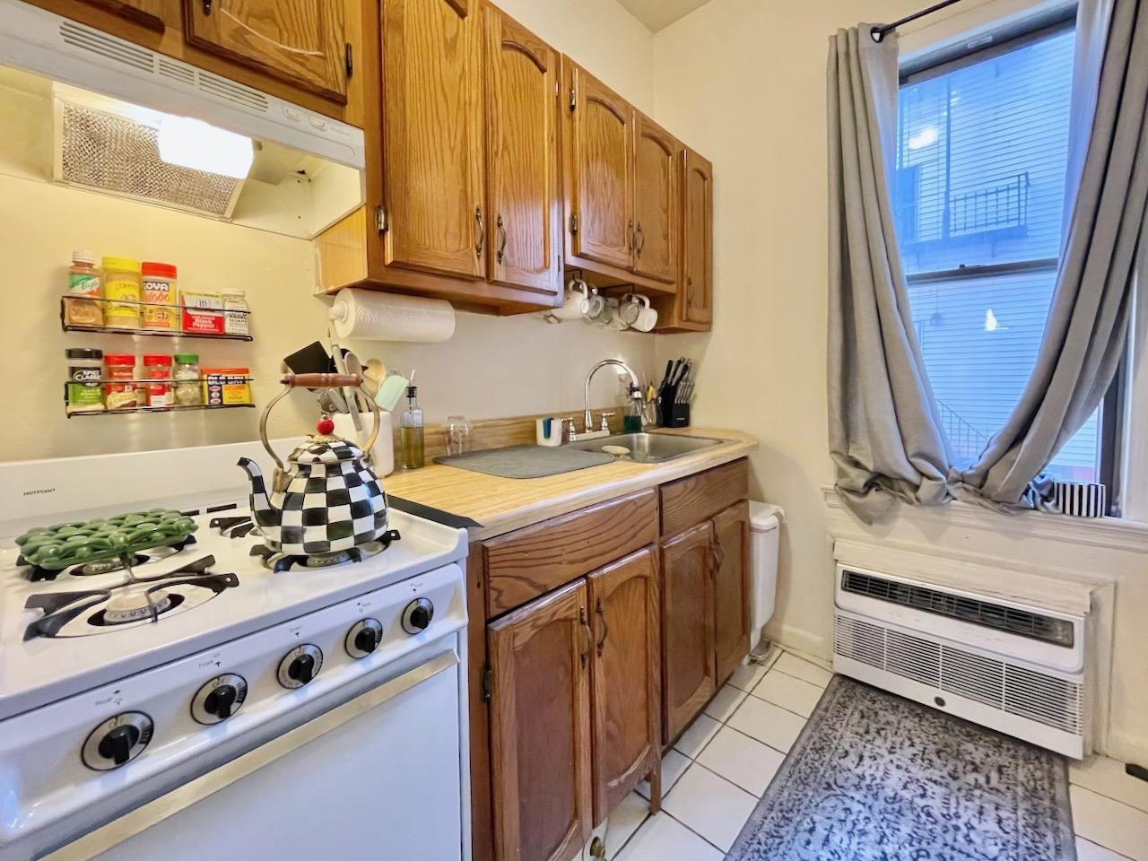 707 ADAMS ST Unit: 1R