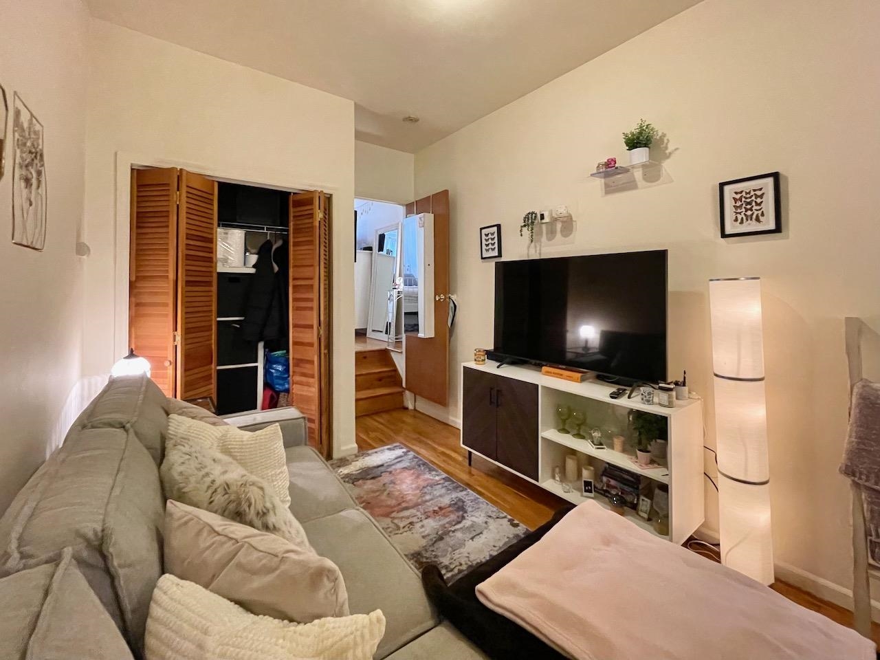 707 ADAMS ST Unit: 1R