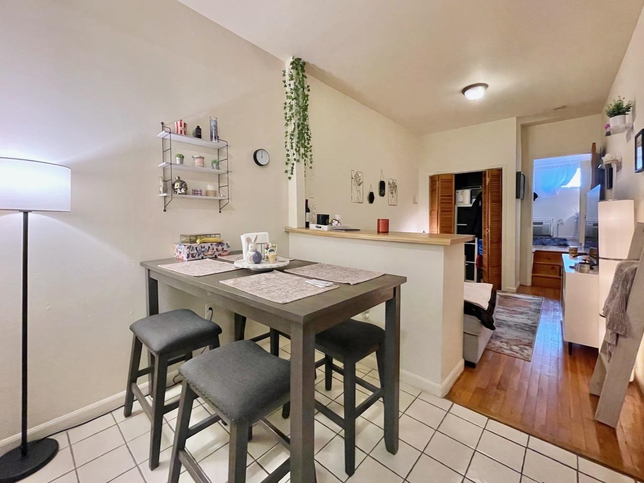 707 ADAMS ST Unit: 1R