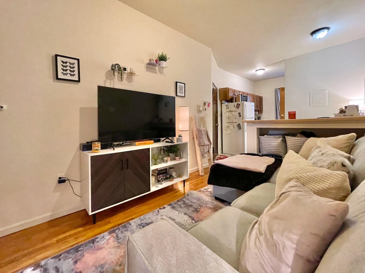 707 ADAMS ST Unit: 1R