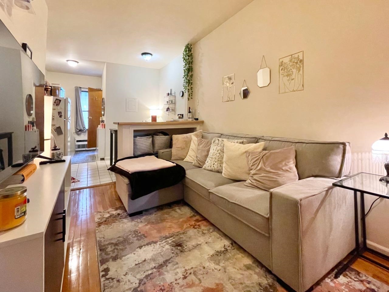 707 ADAMS ST Unit: 1R