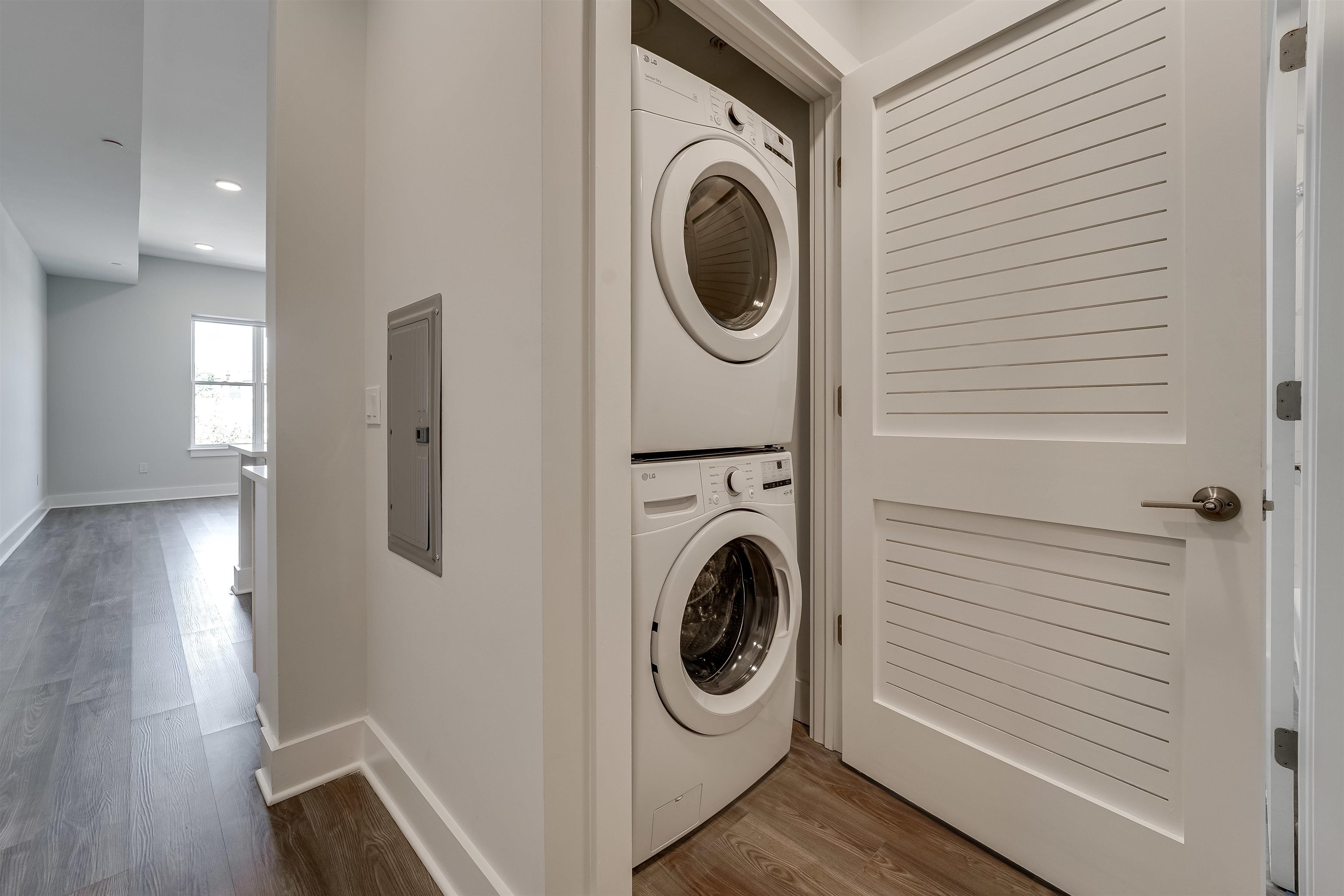 660 GRAND ST Unit: 414