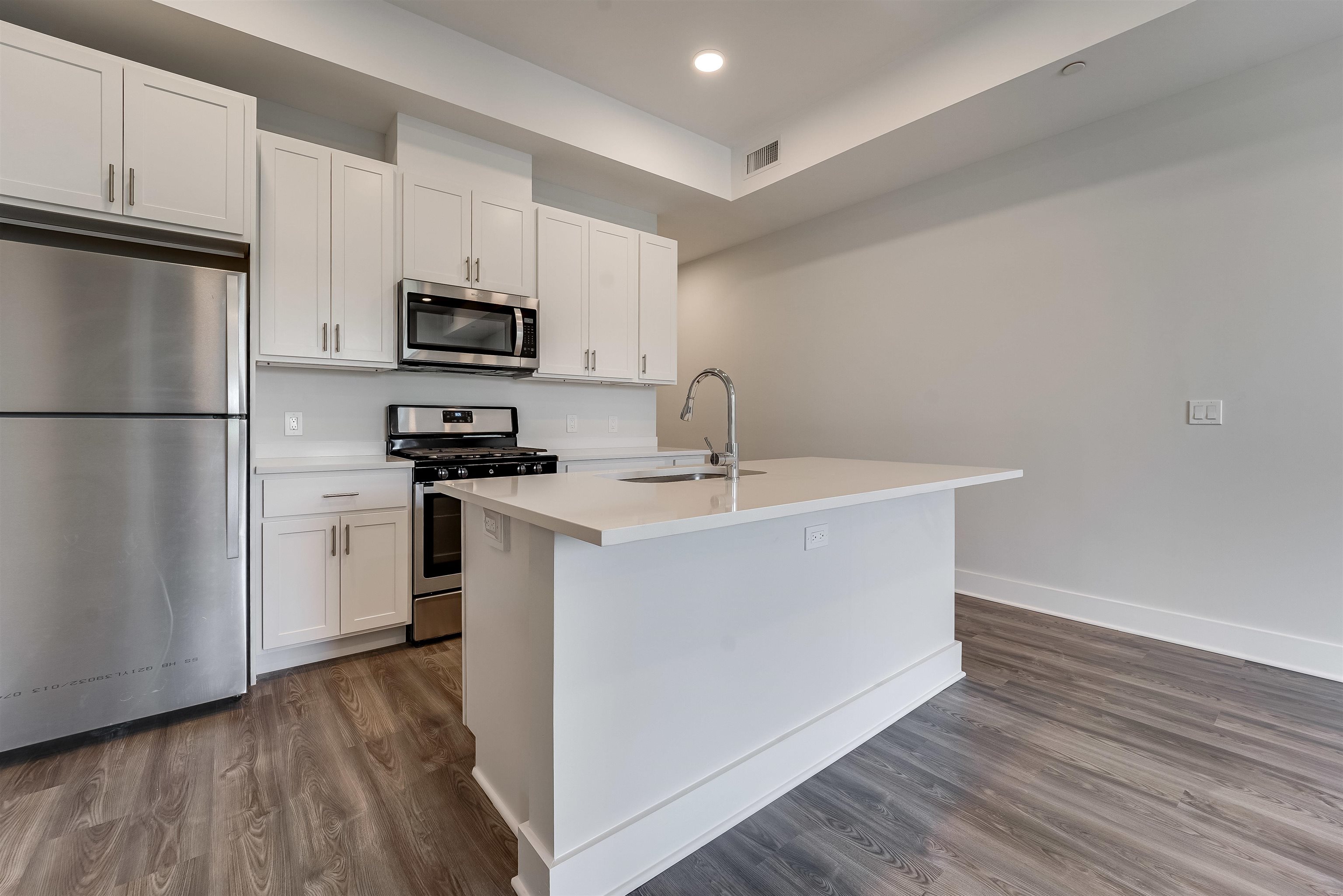 660 GRAND ST Unit: 414