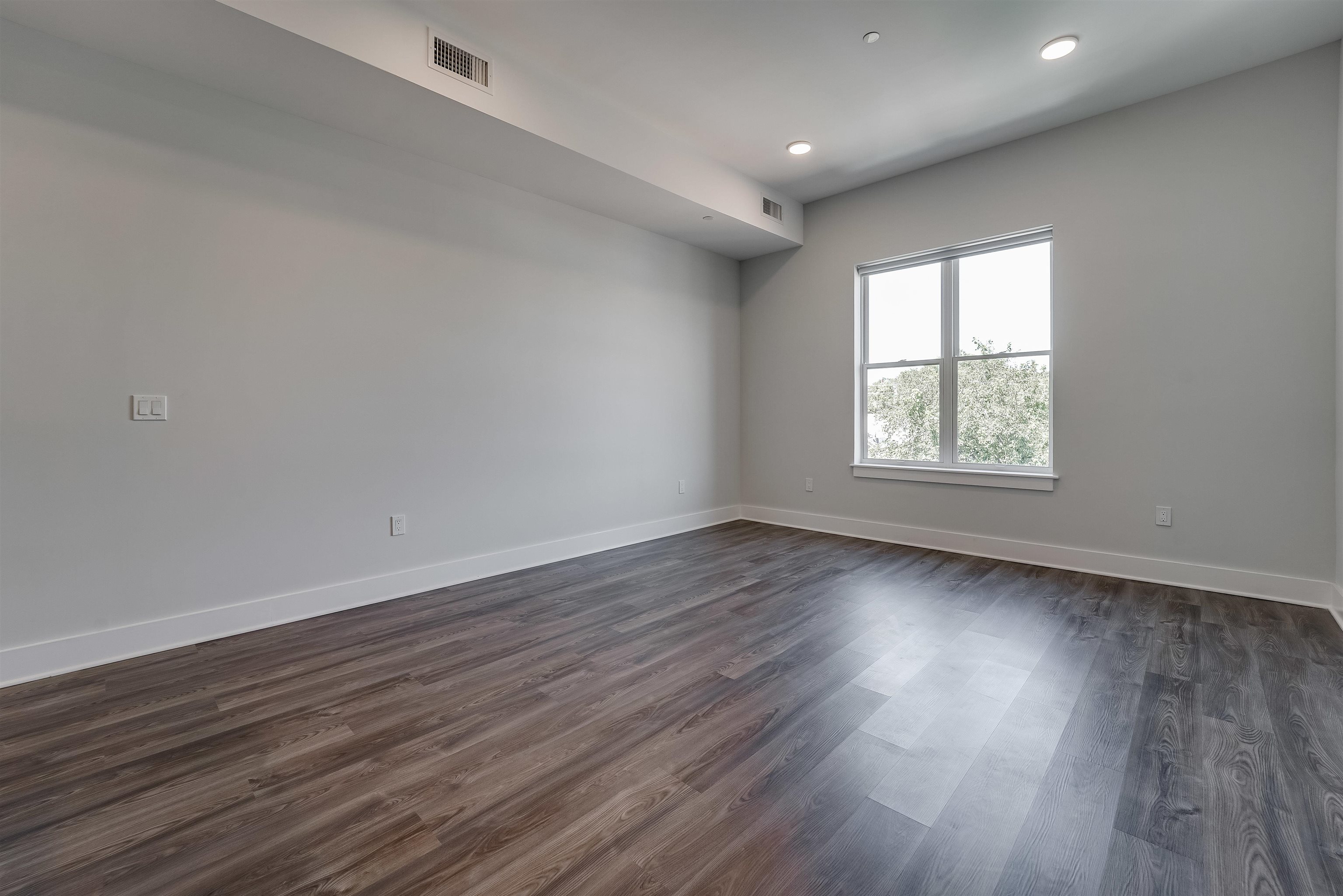 660 GRAND ST Unit: 414
