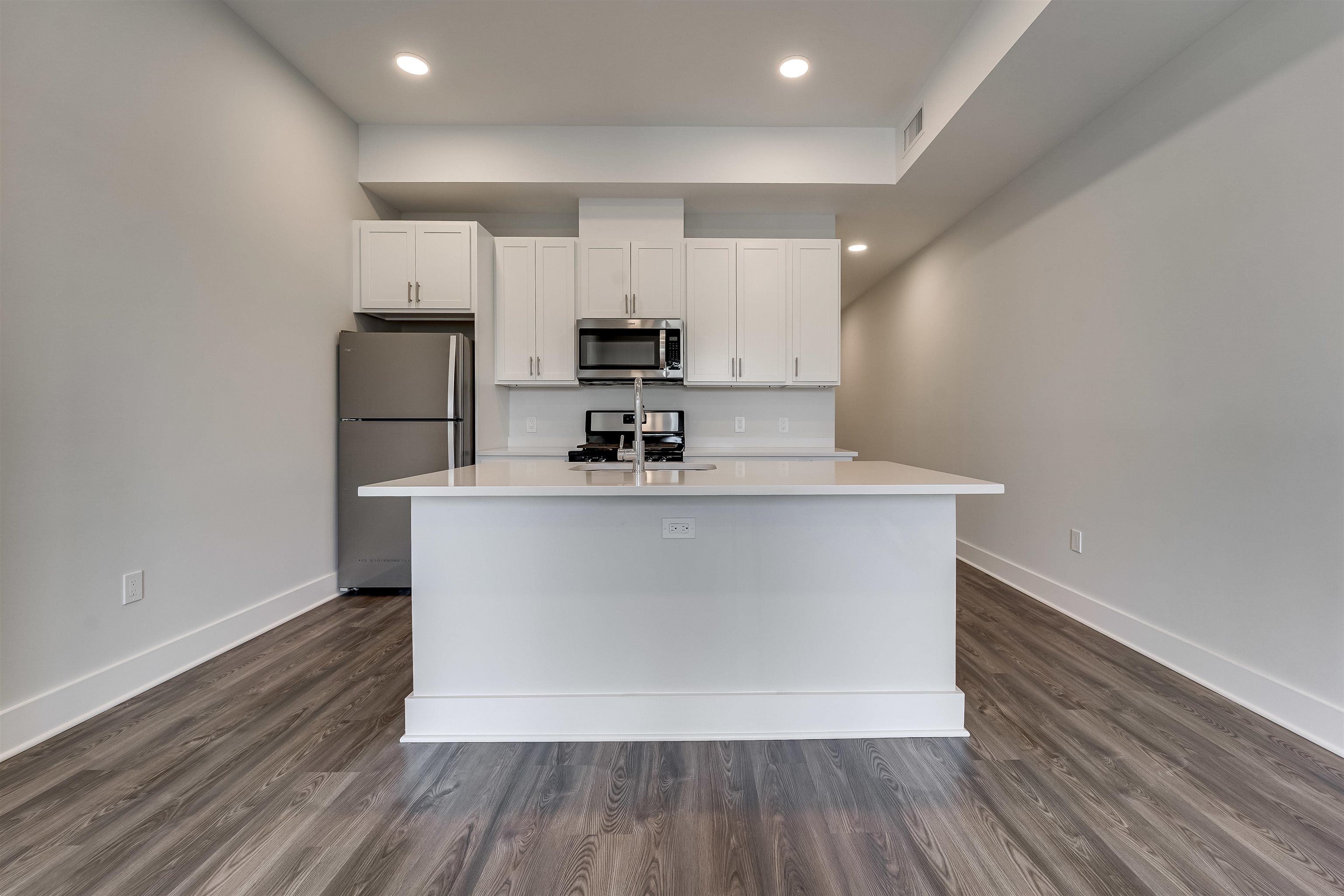 660 GRAND ST Unit: 414