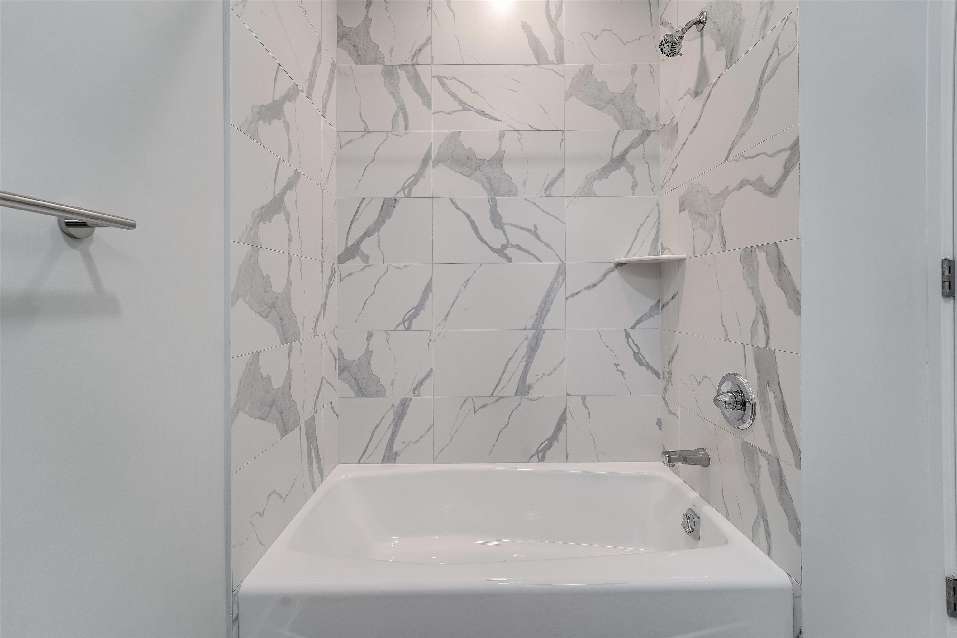 660 GRAND ST Unit: 414