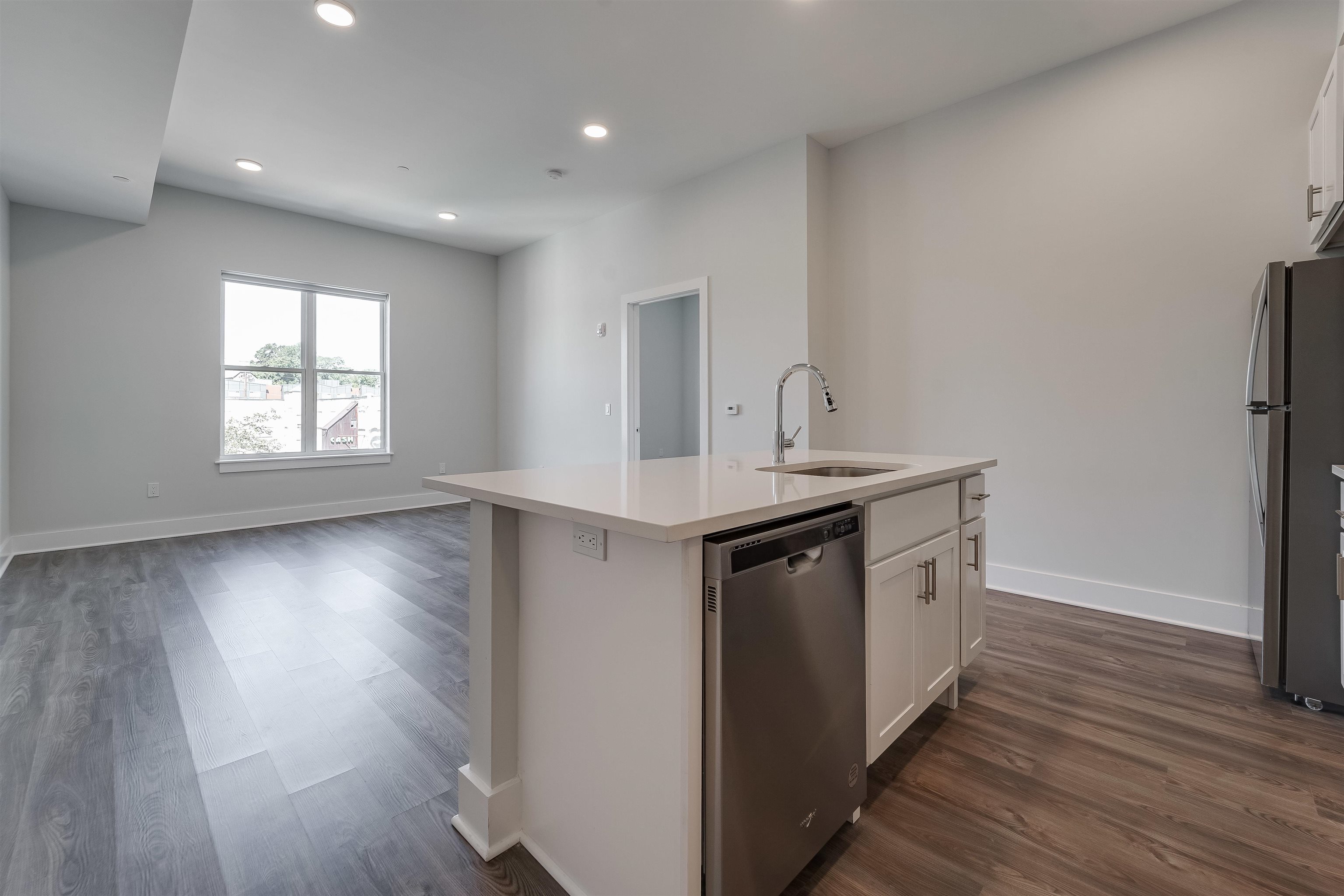 660 GRAND ST Unit: 414