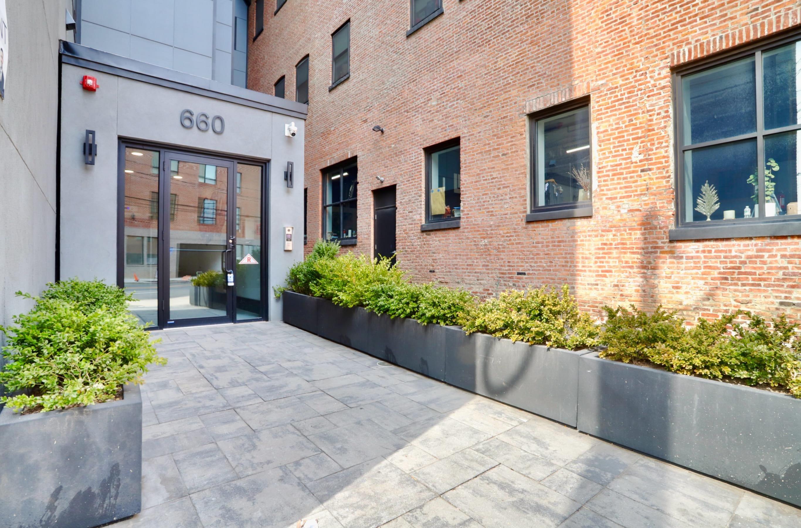 660 GRAND ST Unit: 414