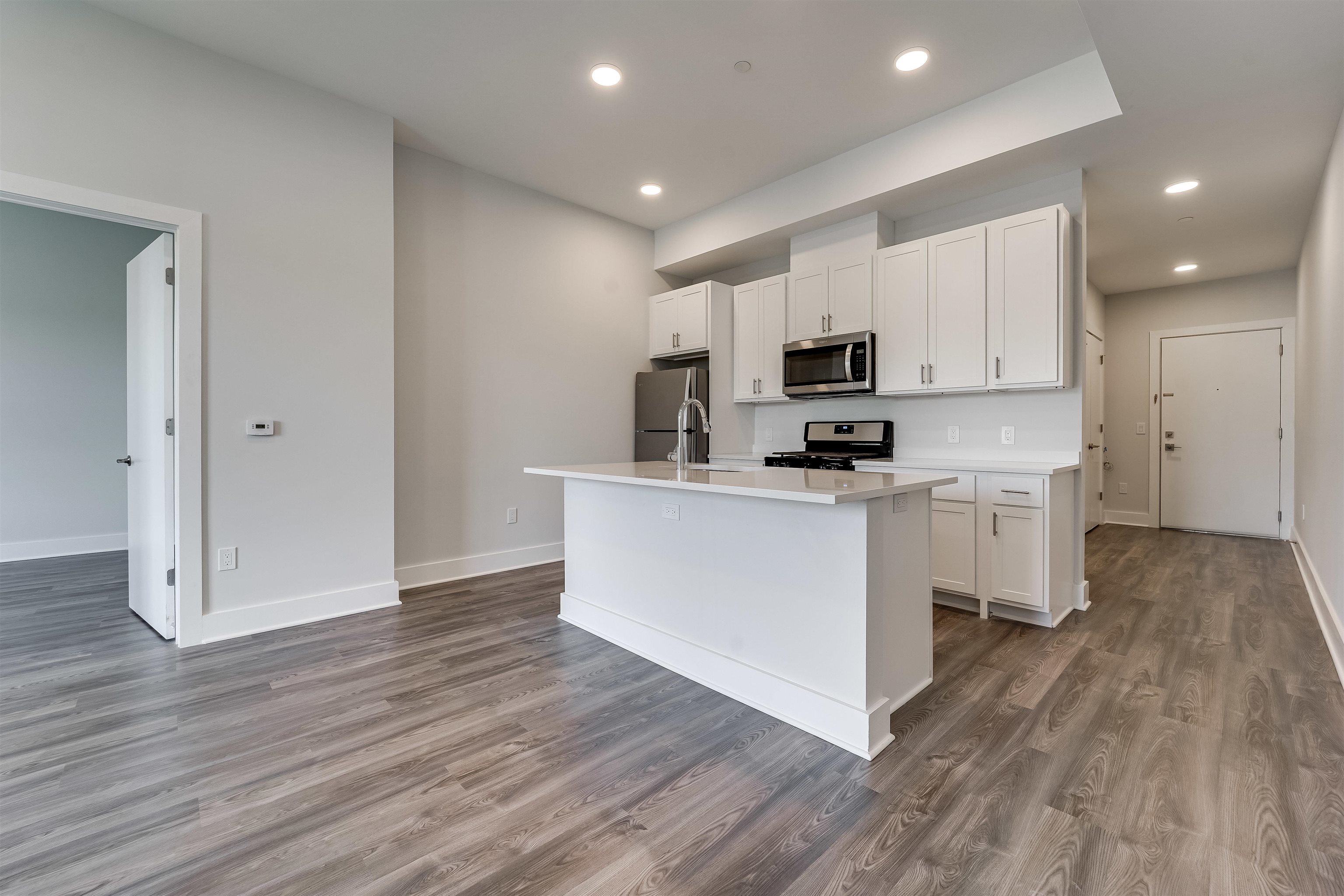 660 GRAND ST Unit: 414