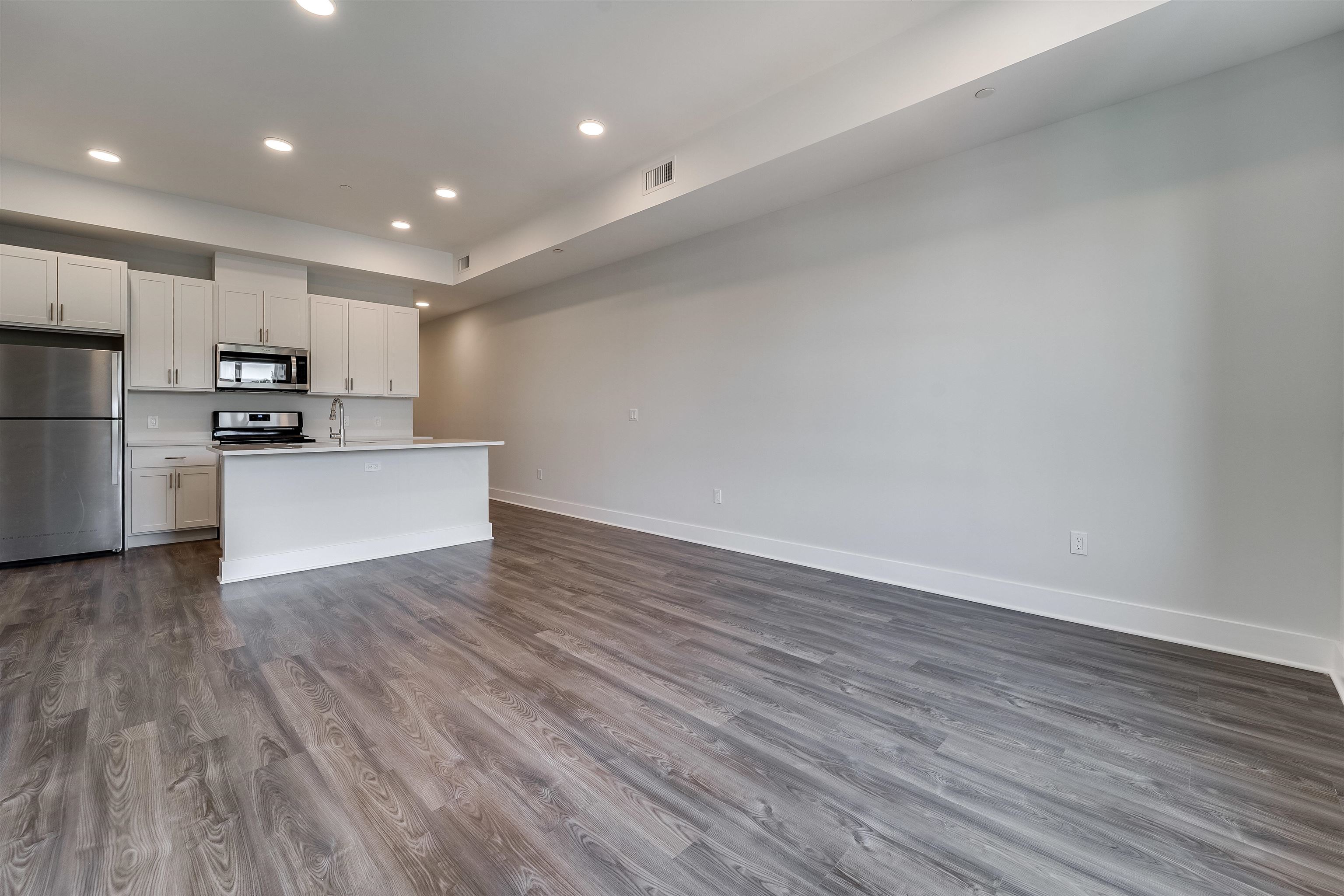 660 GRAND ST Unit: 414