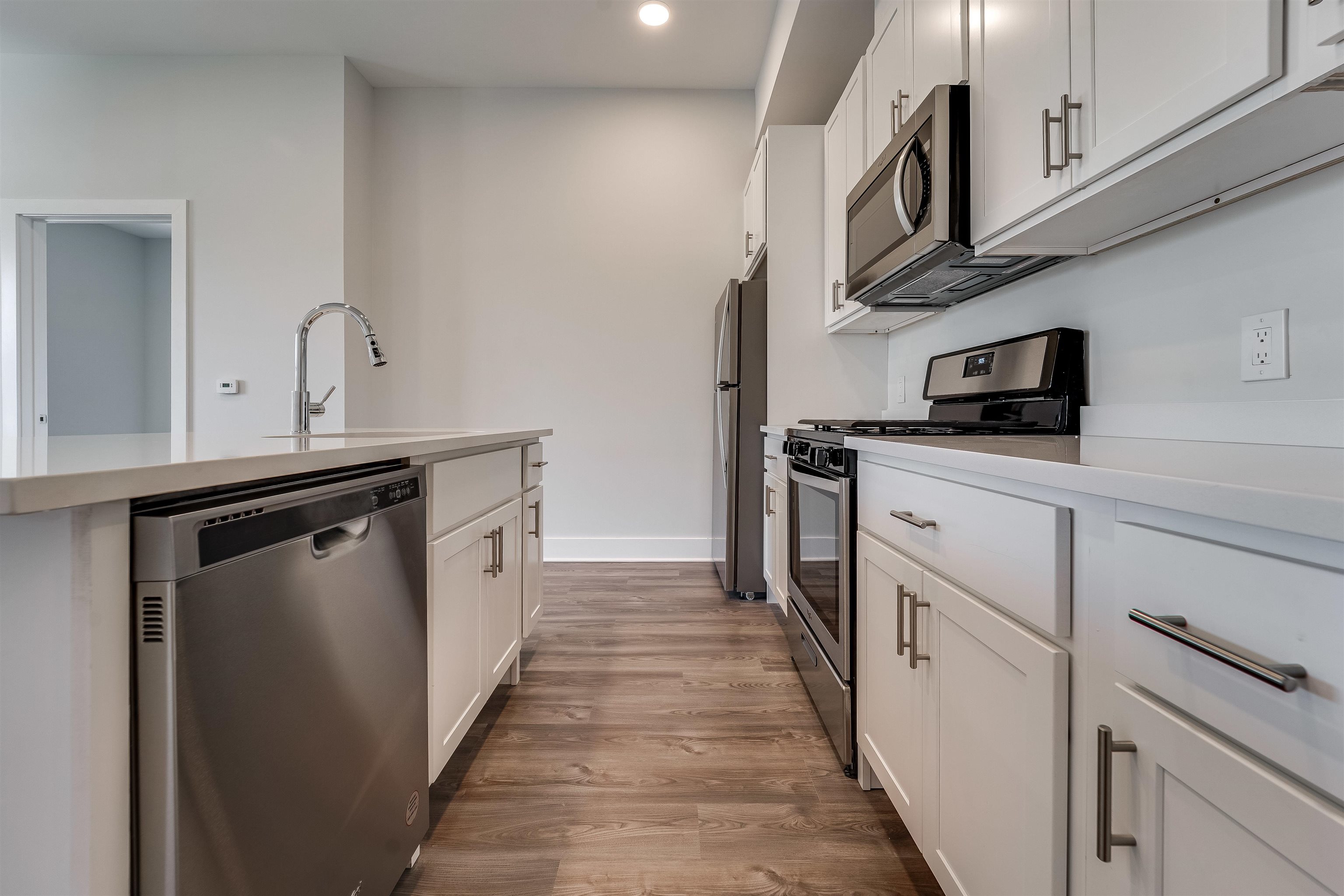 660 GRAND ST Unit: 414