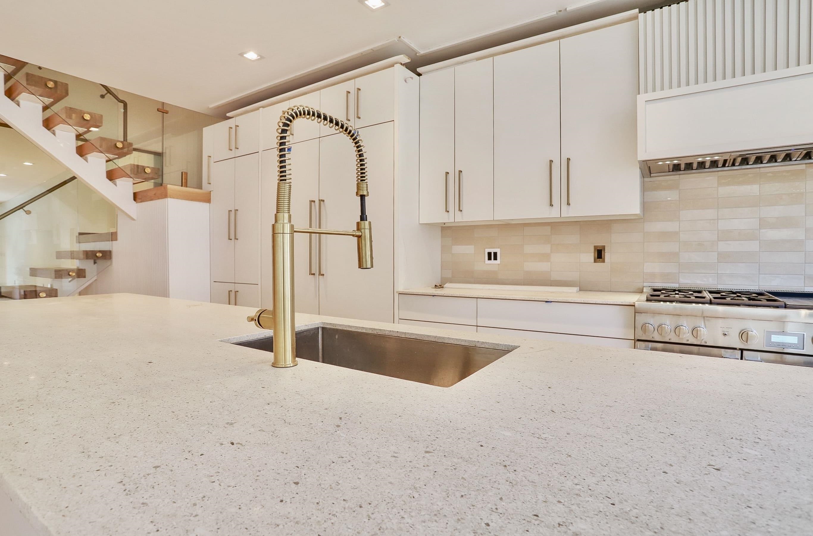 87 JEFFERSON ST Unit: 1