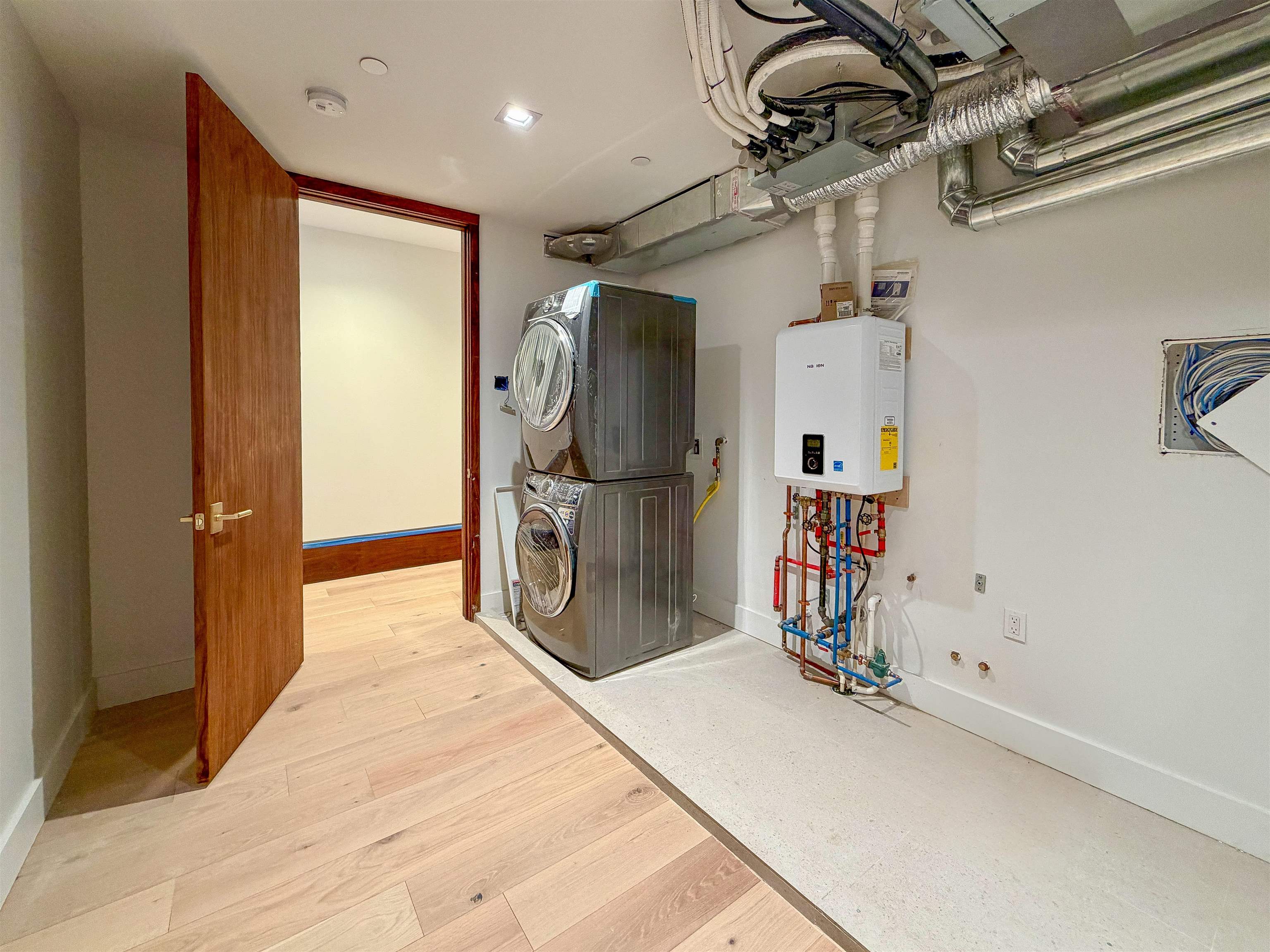 87 JEFFERSON ST Unit: 1