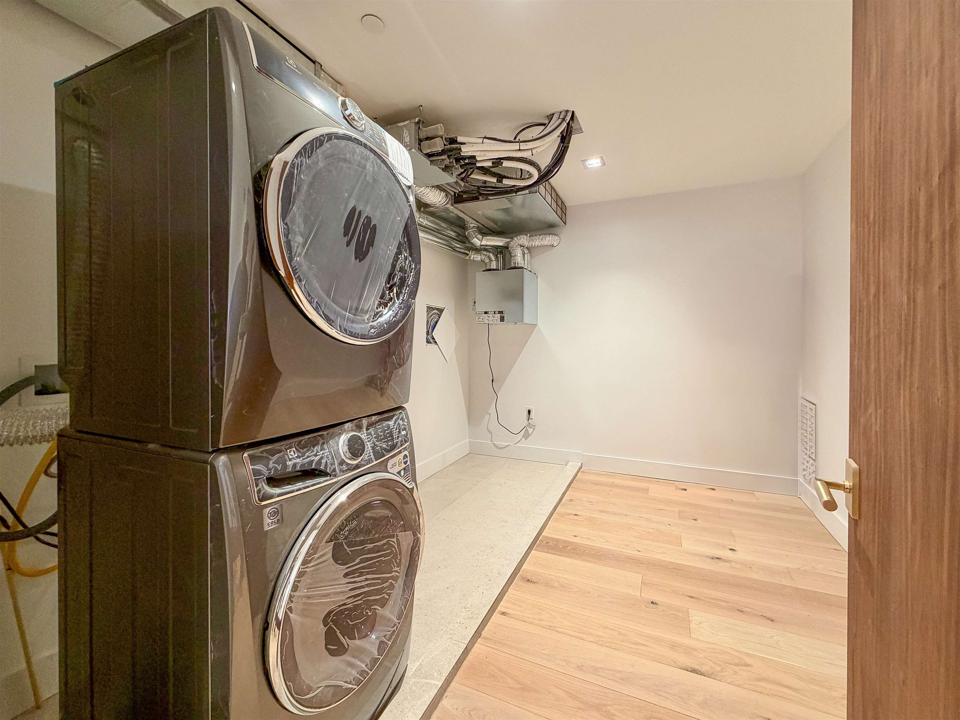 87 JEFFERSON ST Unit: 1