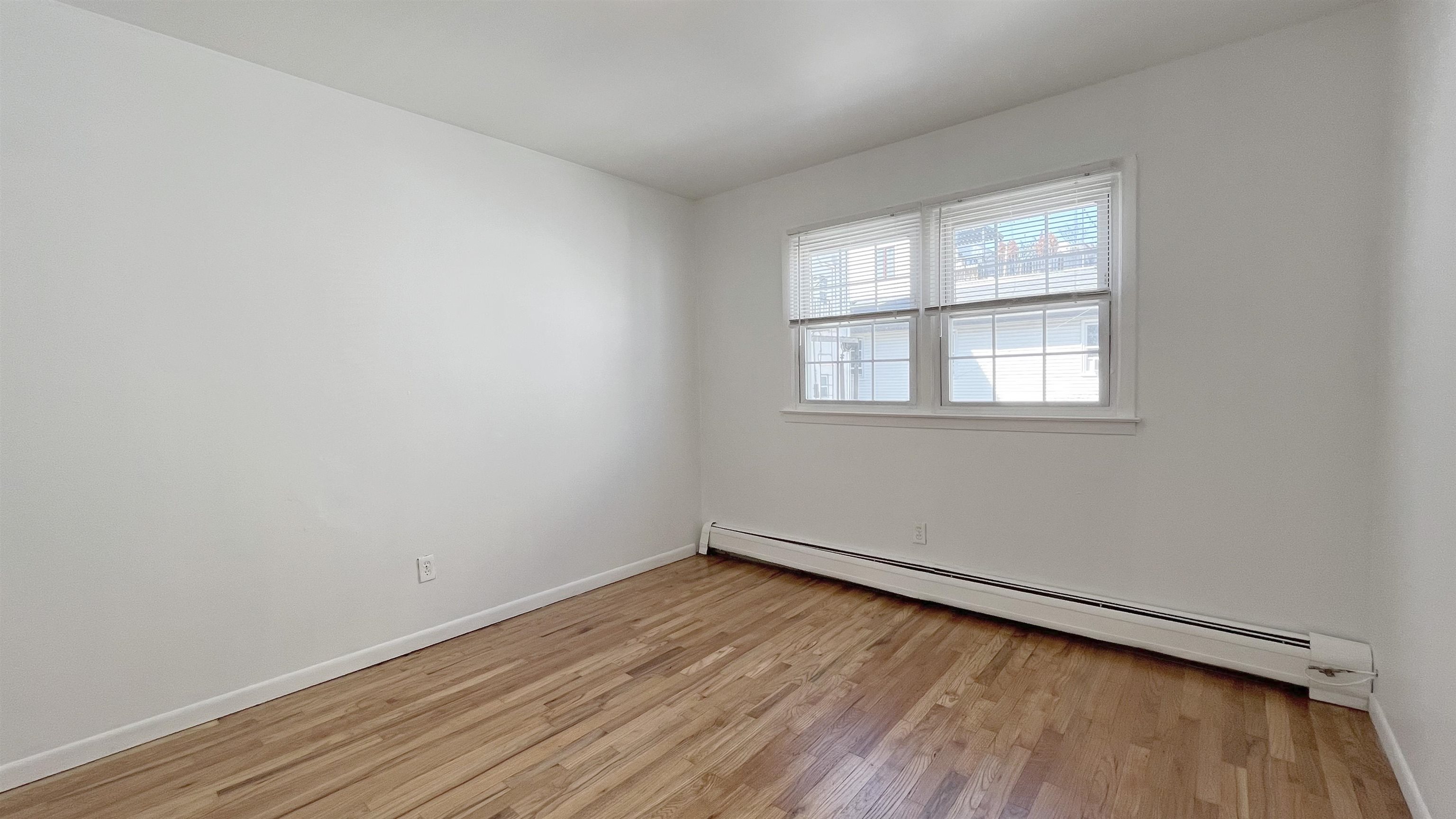 421 MANILA AVE Unit: 3