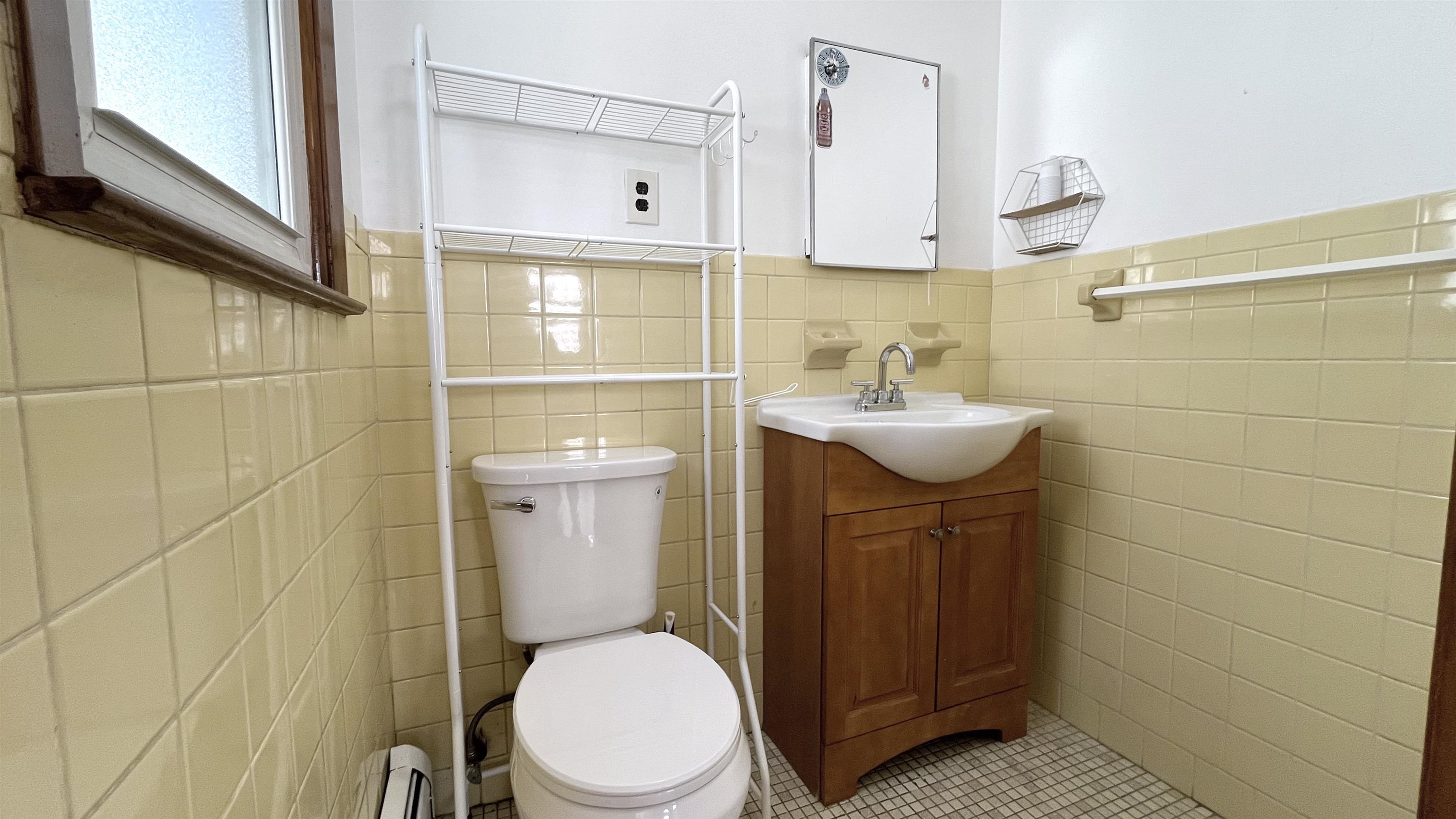 421 MANILA AVE Unit: 3