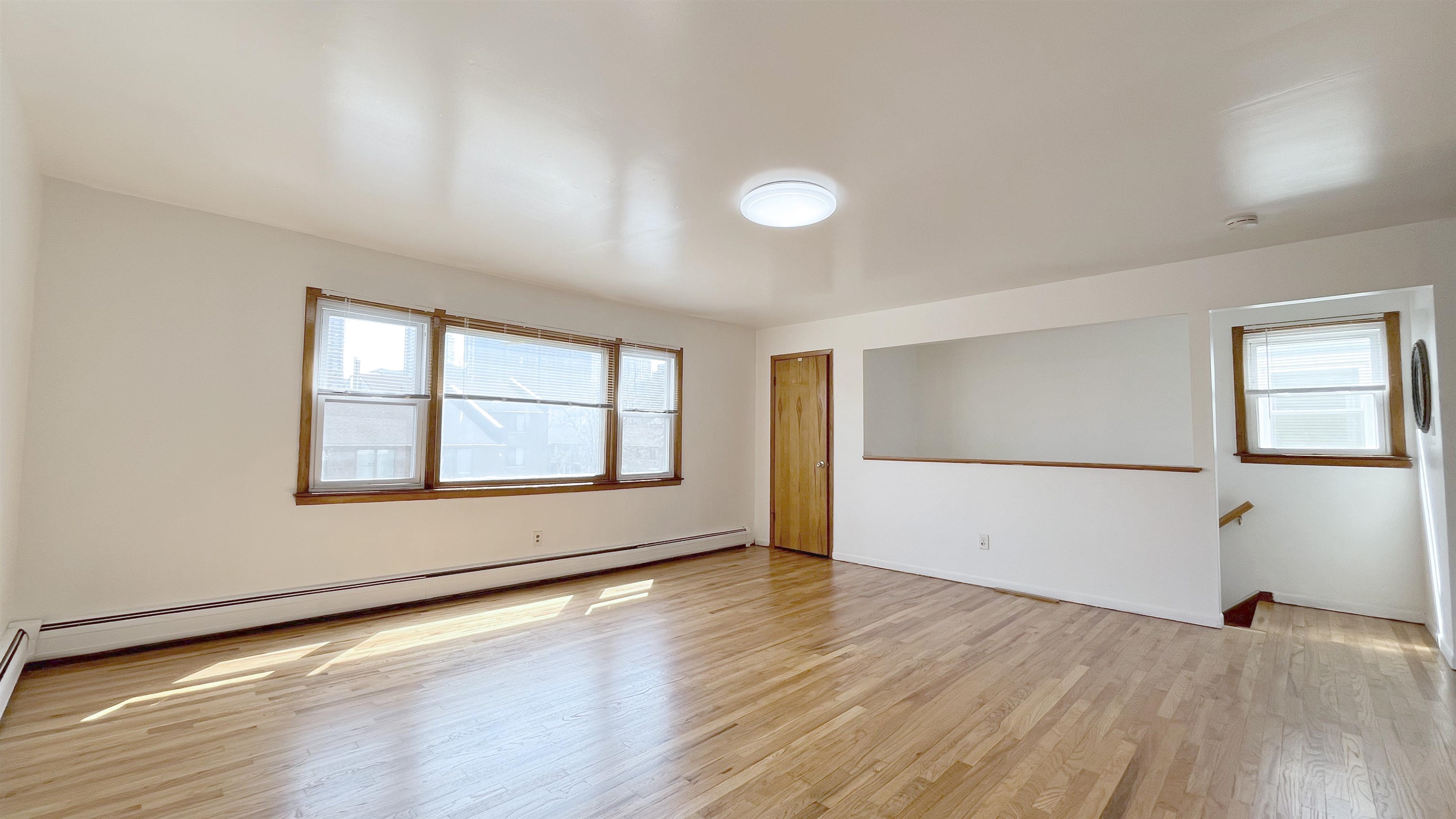 421 MANILA AVE Unit: 3